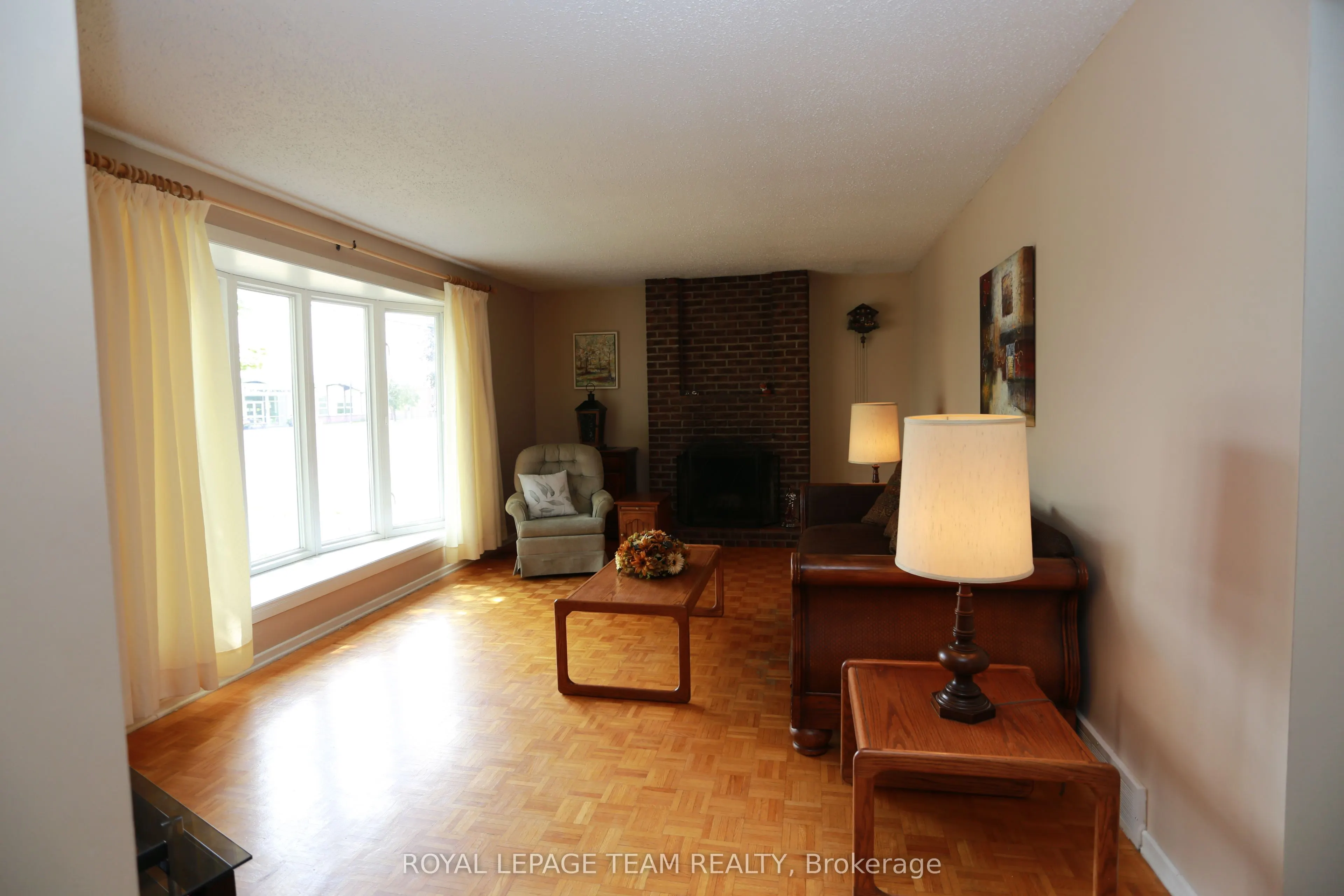 82 Maitland Street S