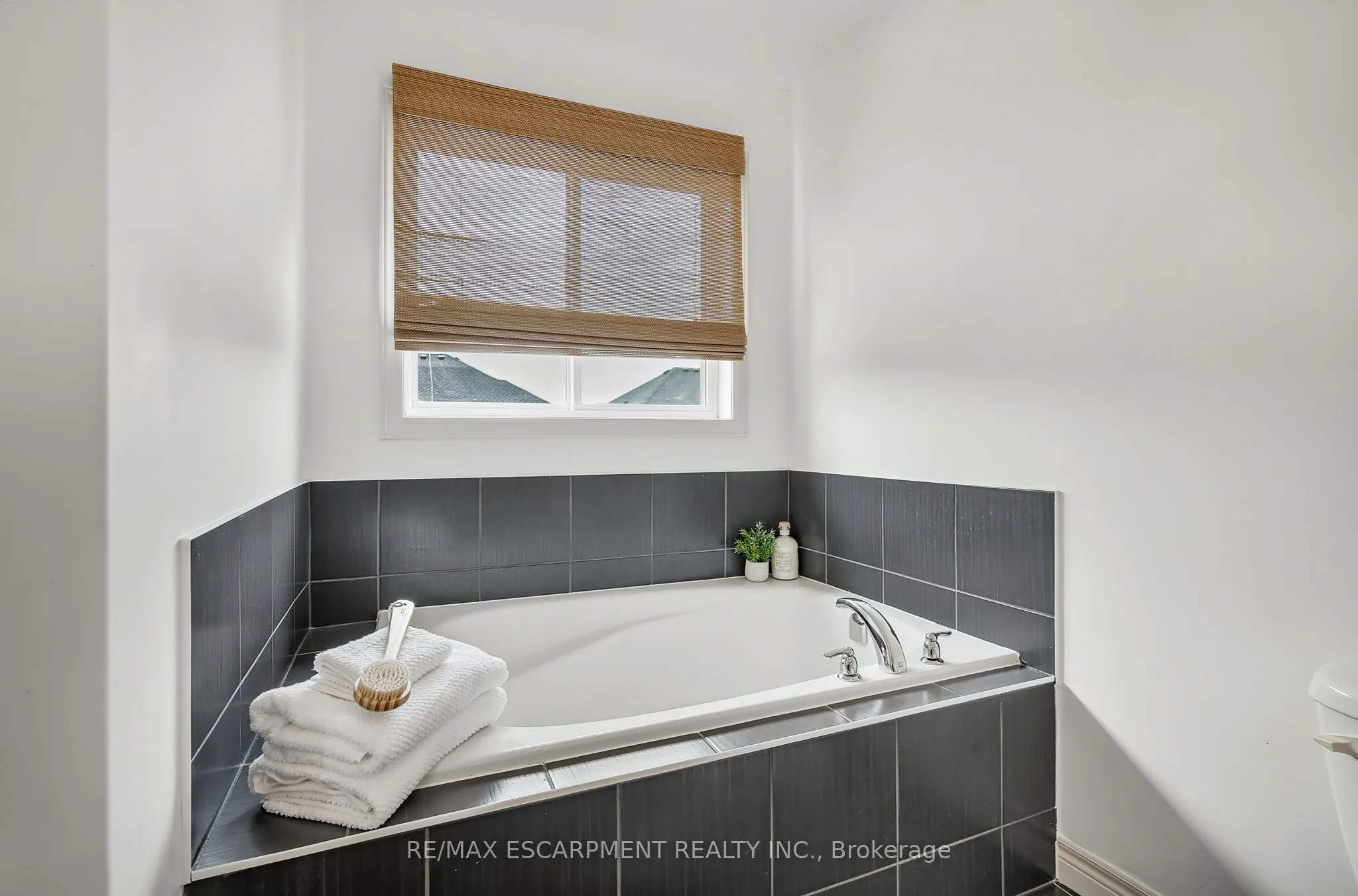 4884 Allan Court