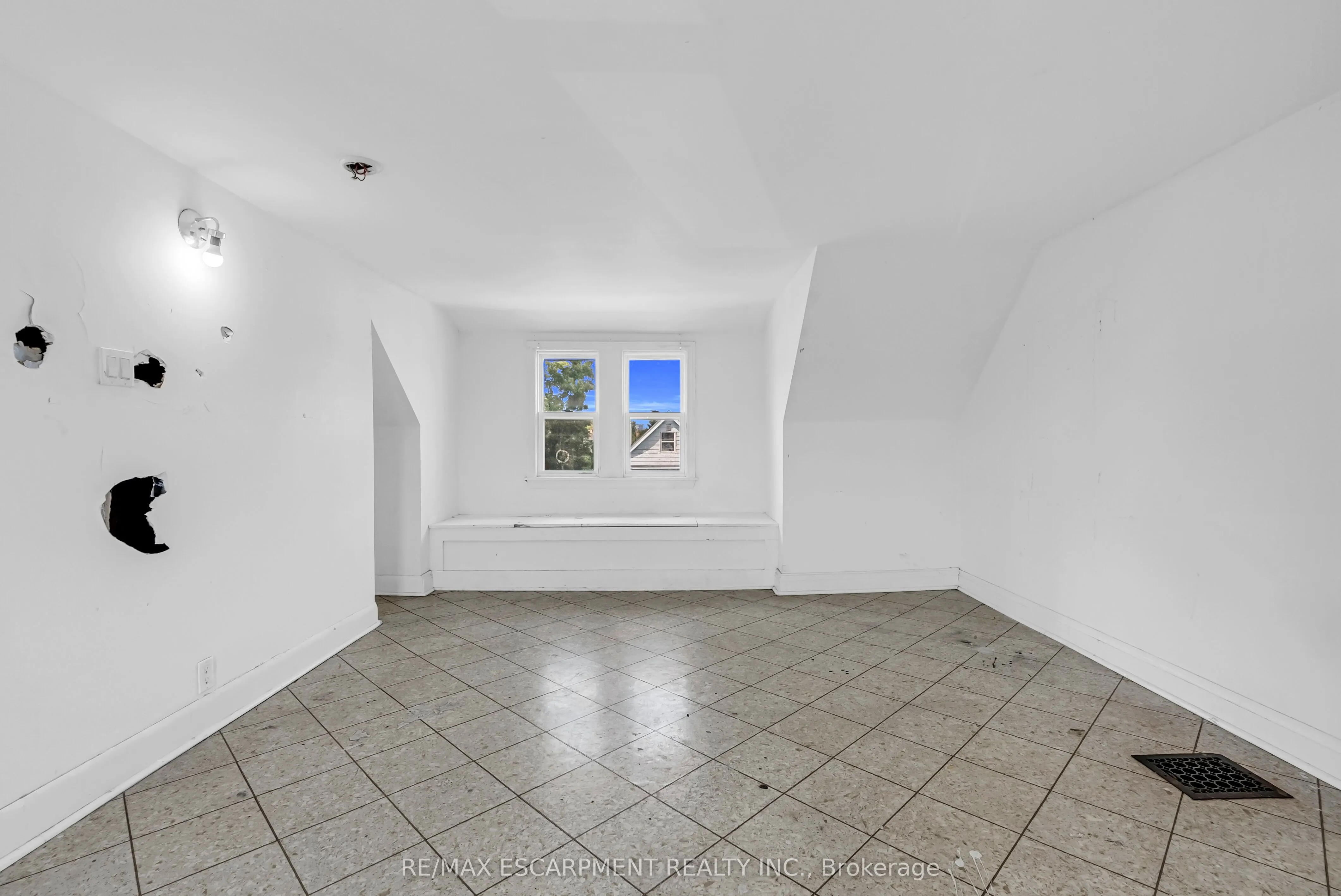 170 Grosvenor Avenue N