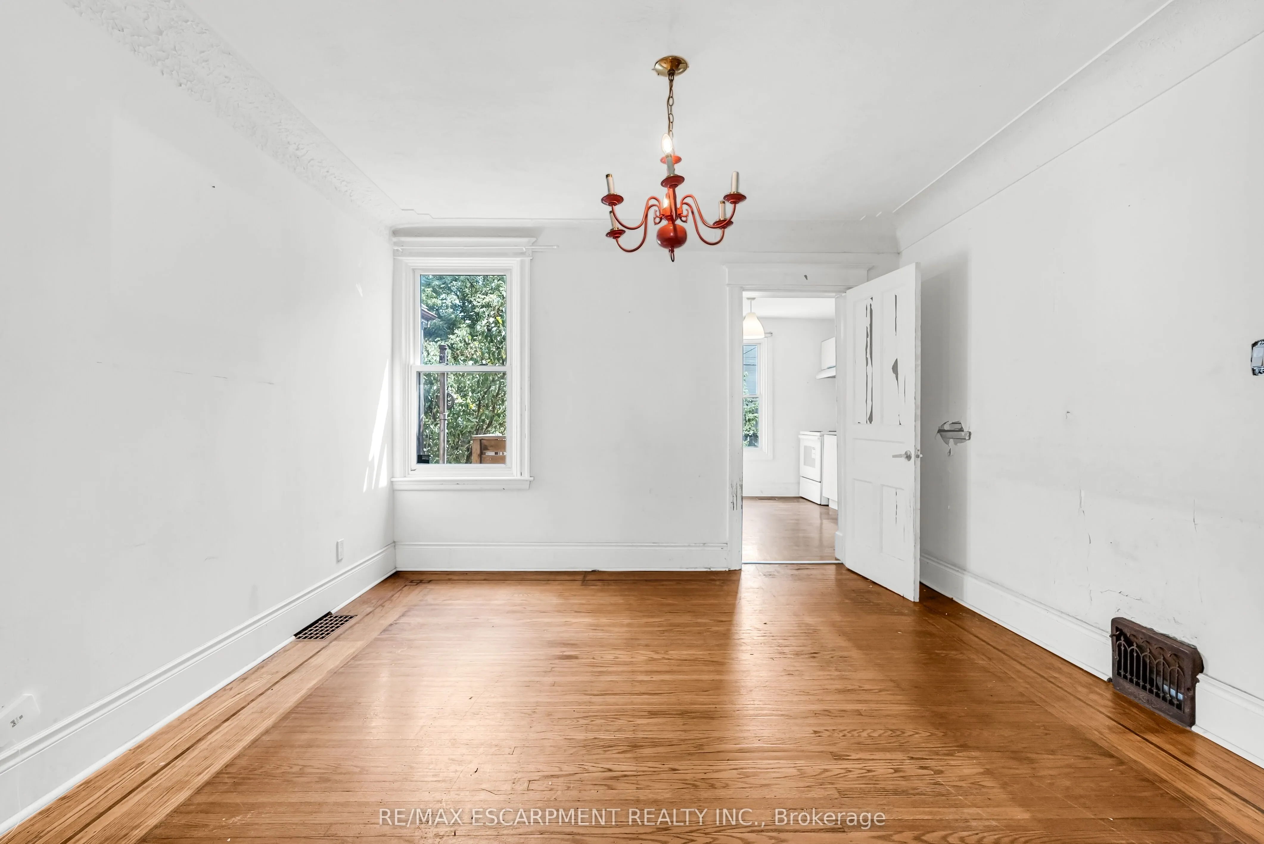 170 Grosvenor Avenue N