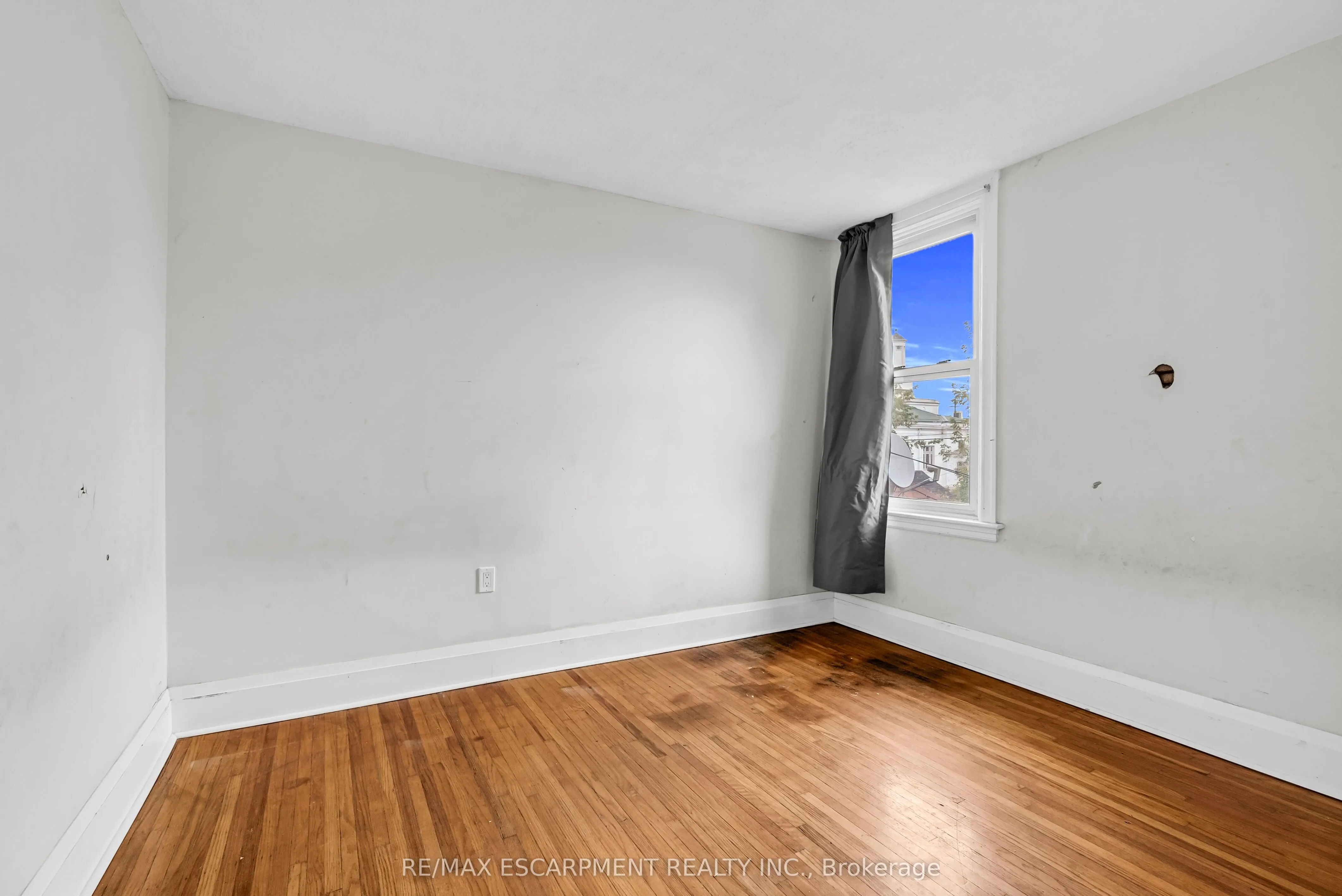 170 Grosvenor Avenue N