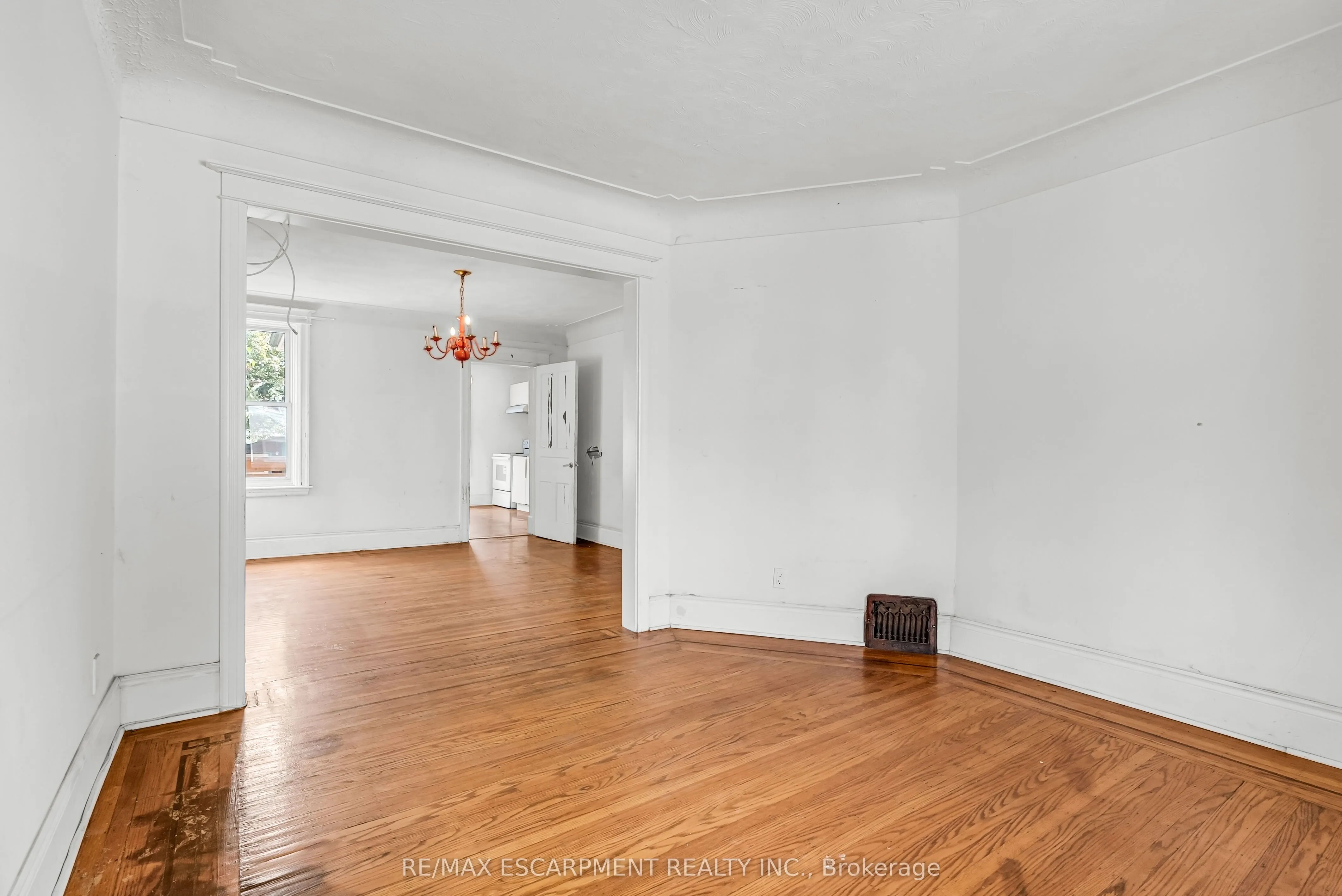 170 Grosvenor Avenue N