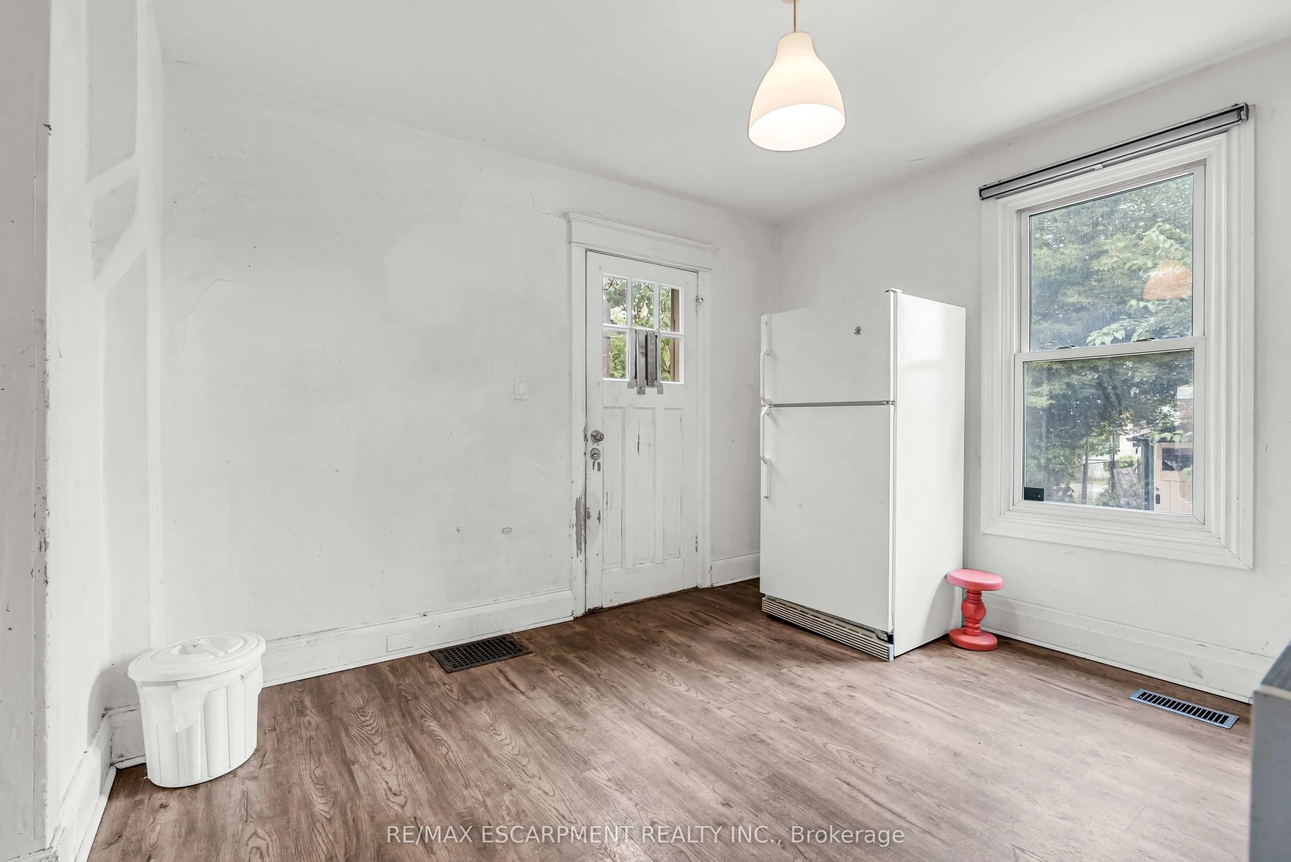 170 Grosvenor Avenue N