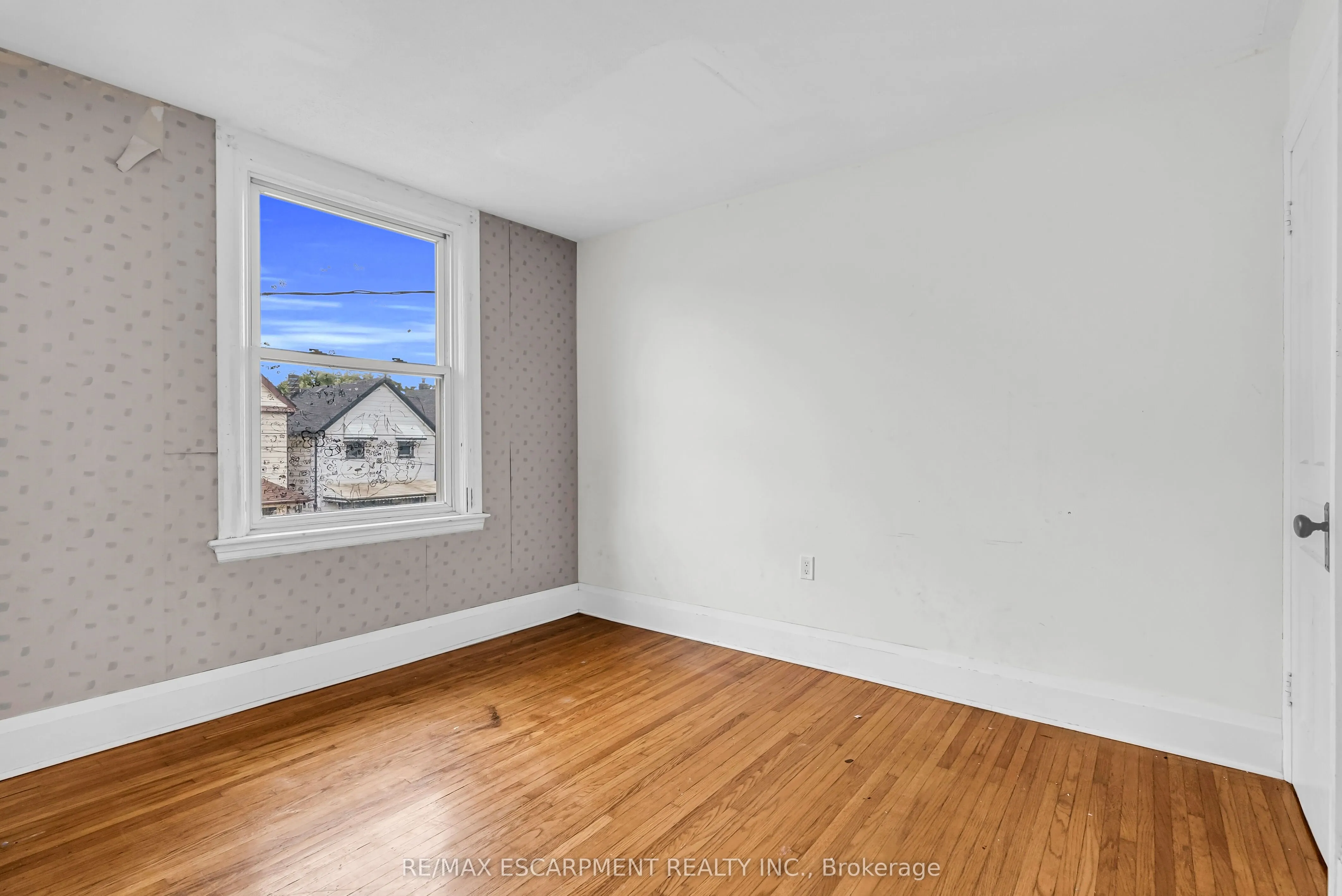 170 Grosvenor Avenue N