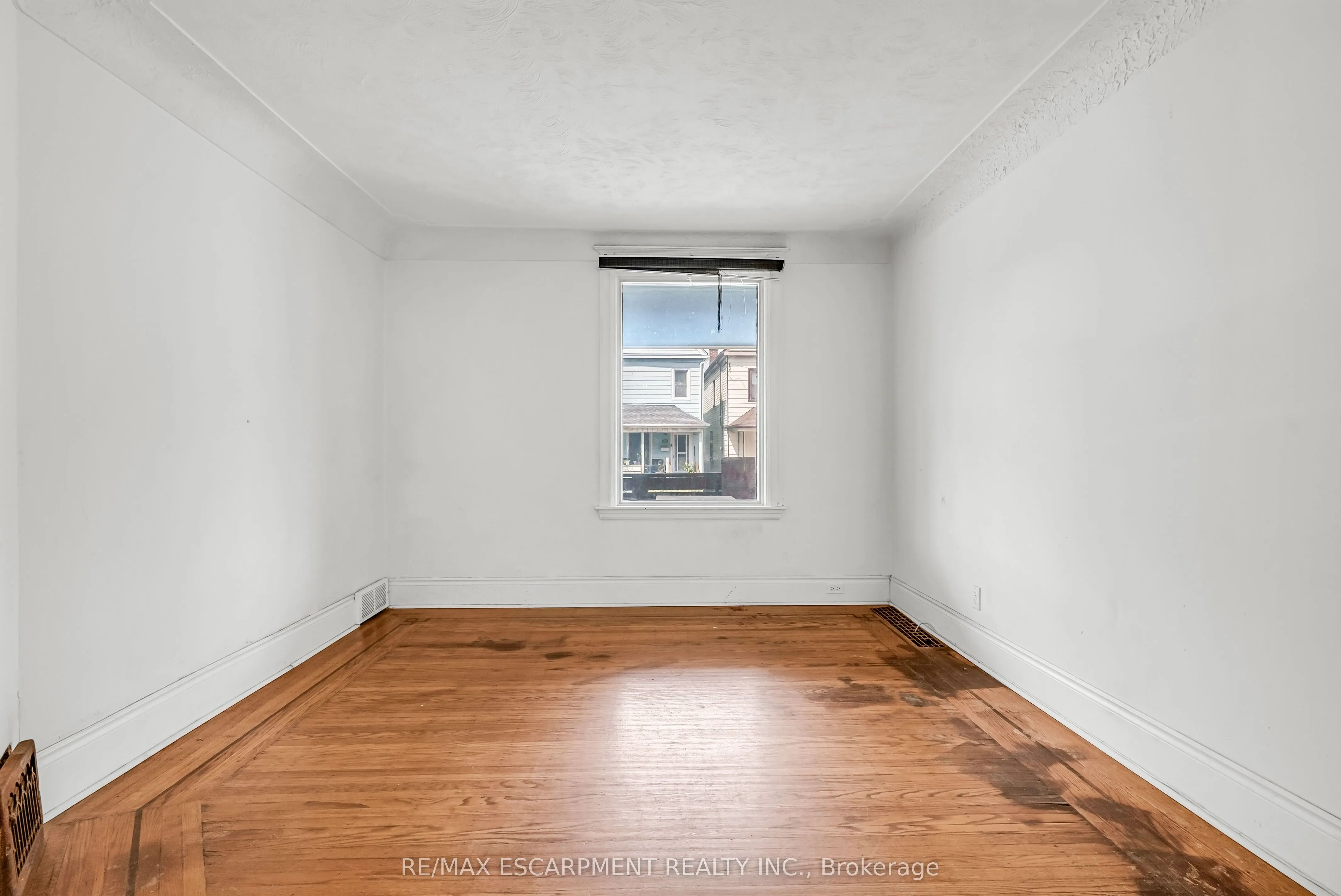 170 Grosvenor Avenue N