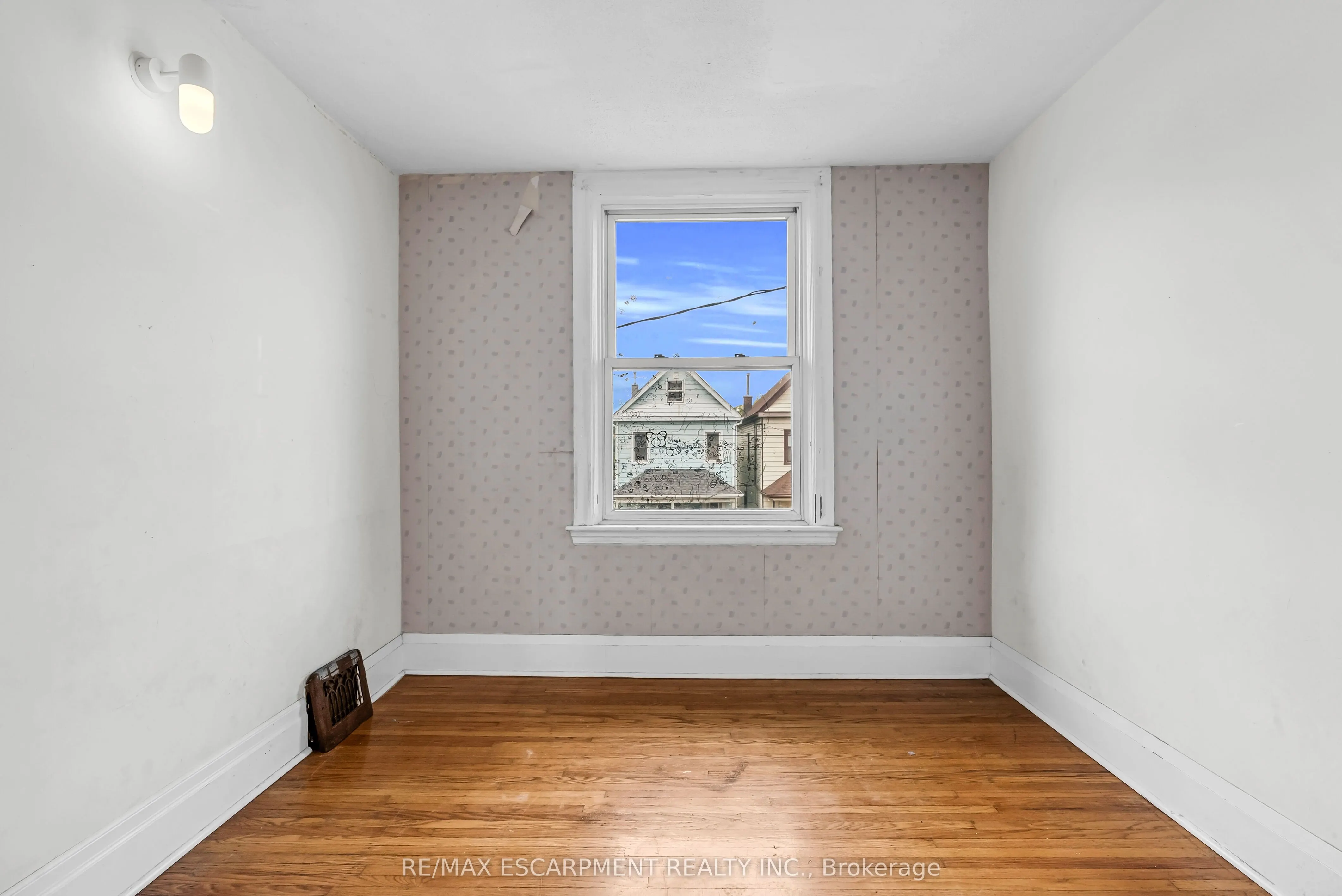 170 Grosvenor Avenue N