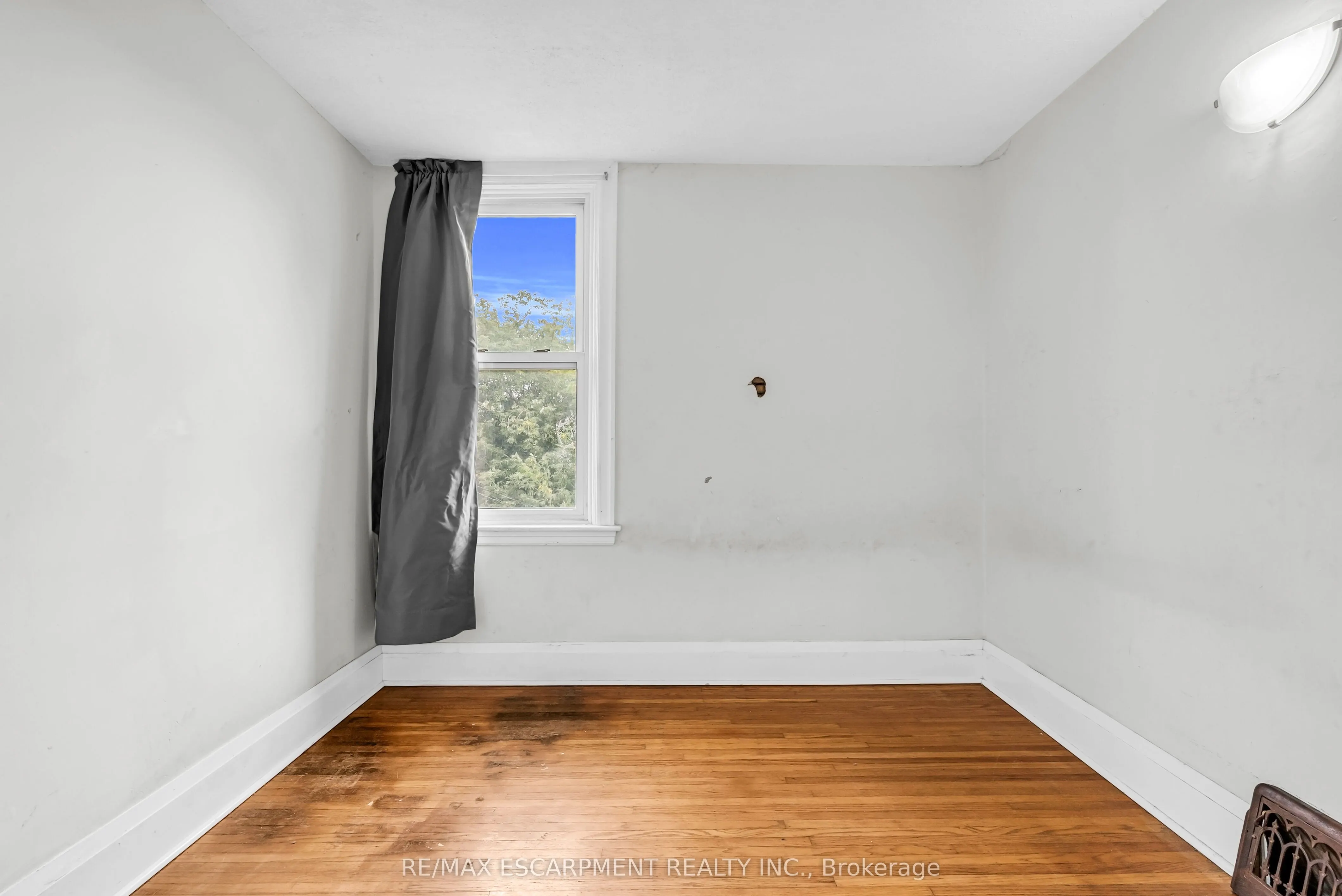 170 Grosvenor Avenue N