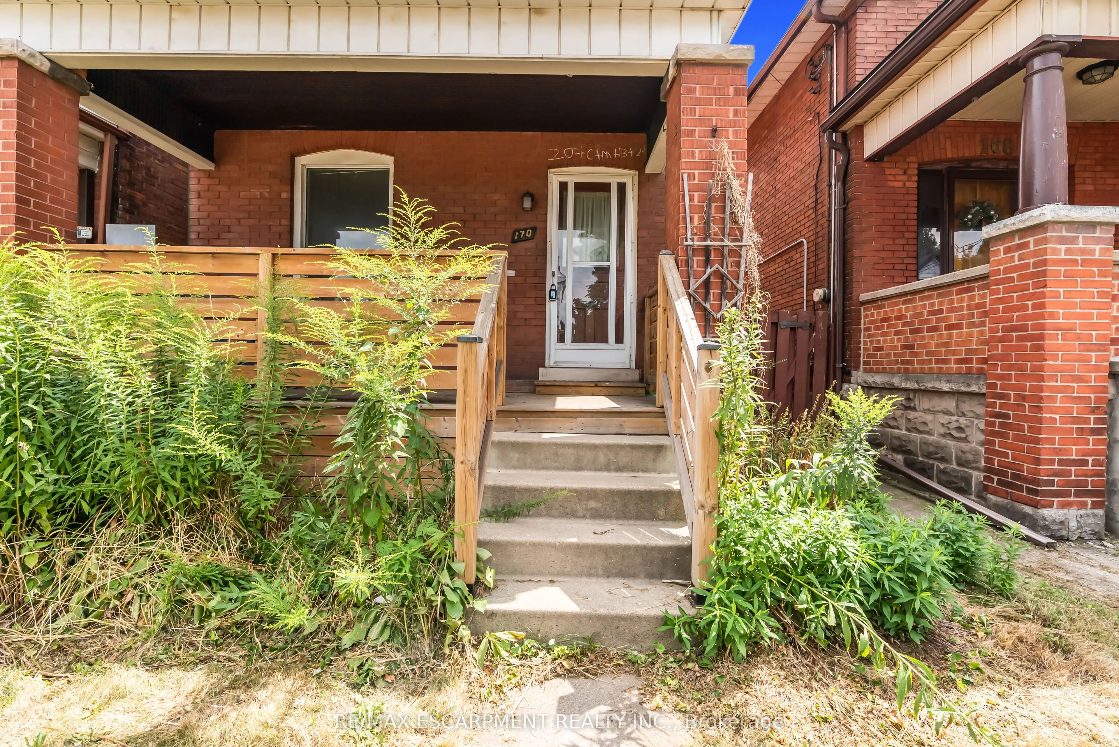 170 Grosvenor Avenue N