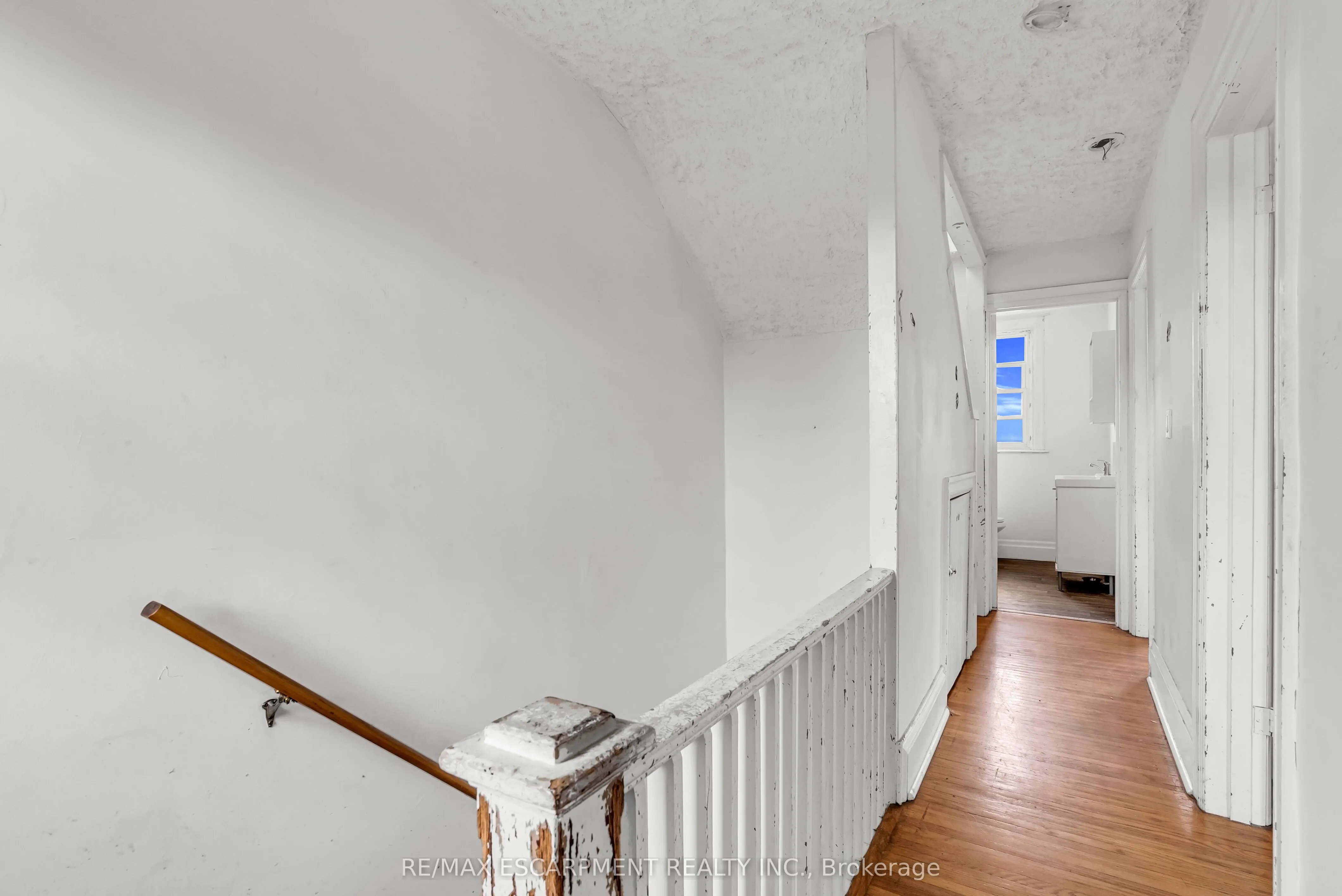 170 Grosvenor Avenue N