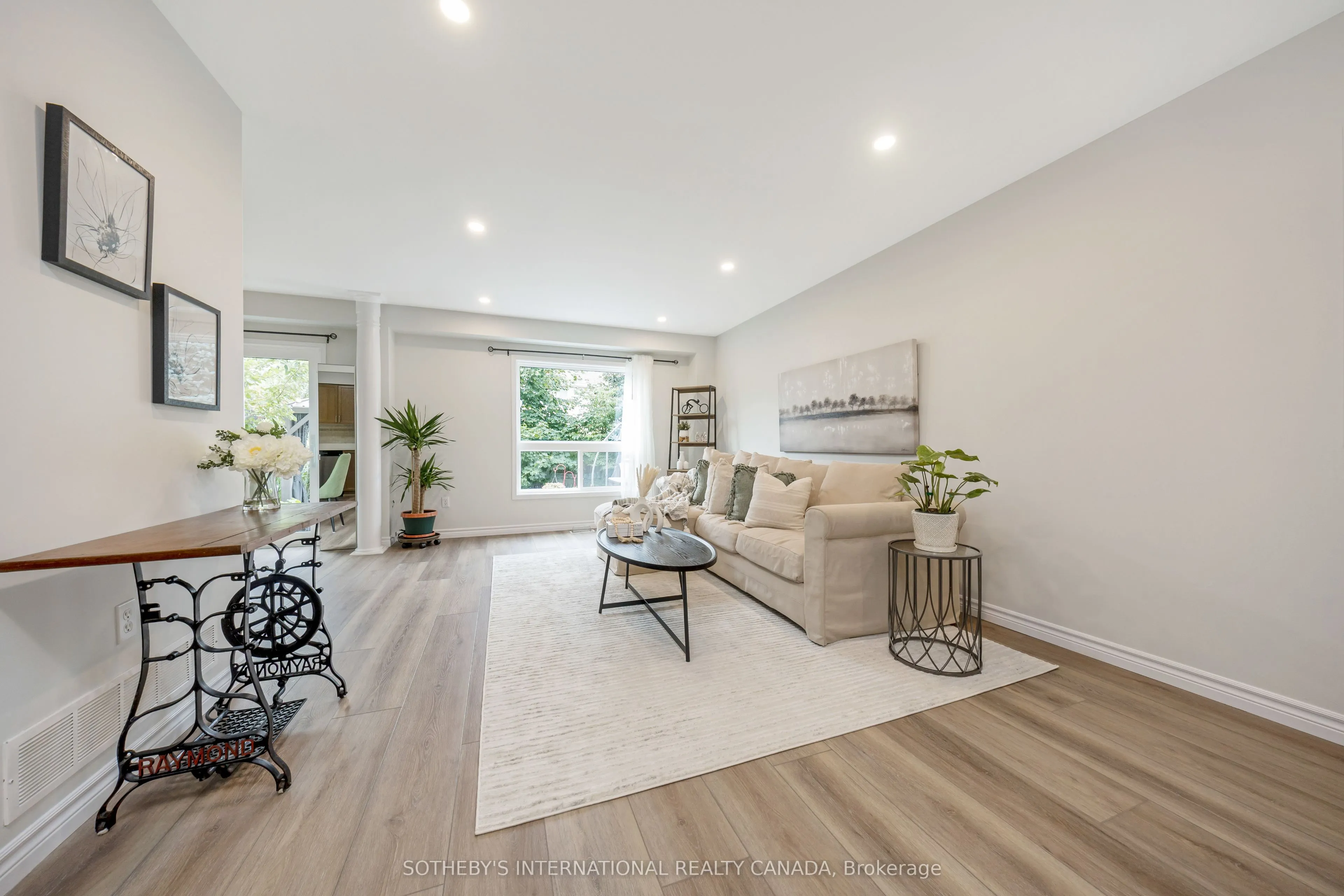 61 Darling Crescent