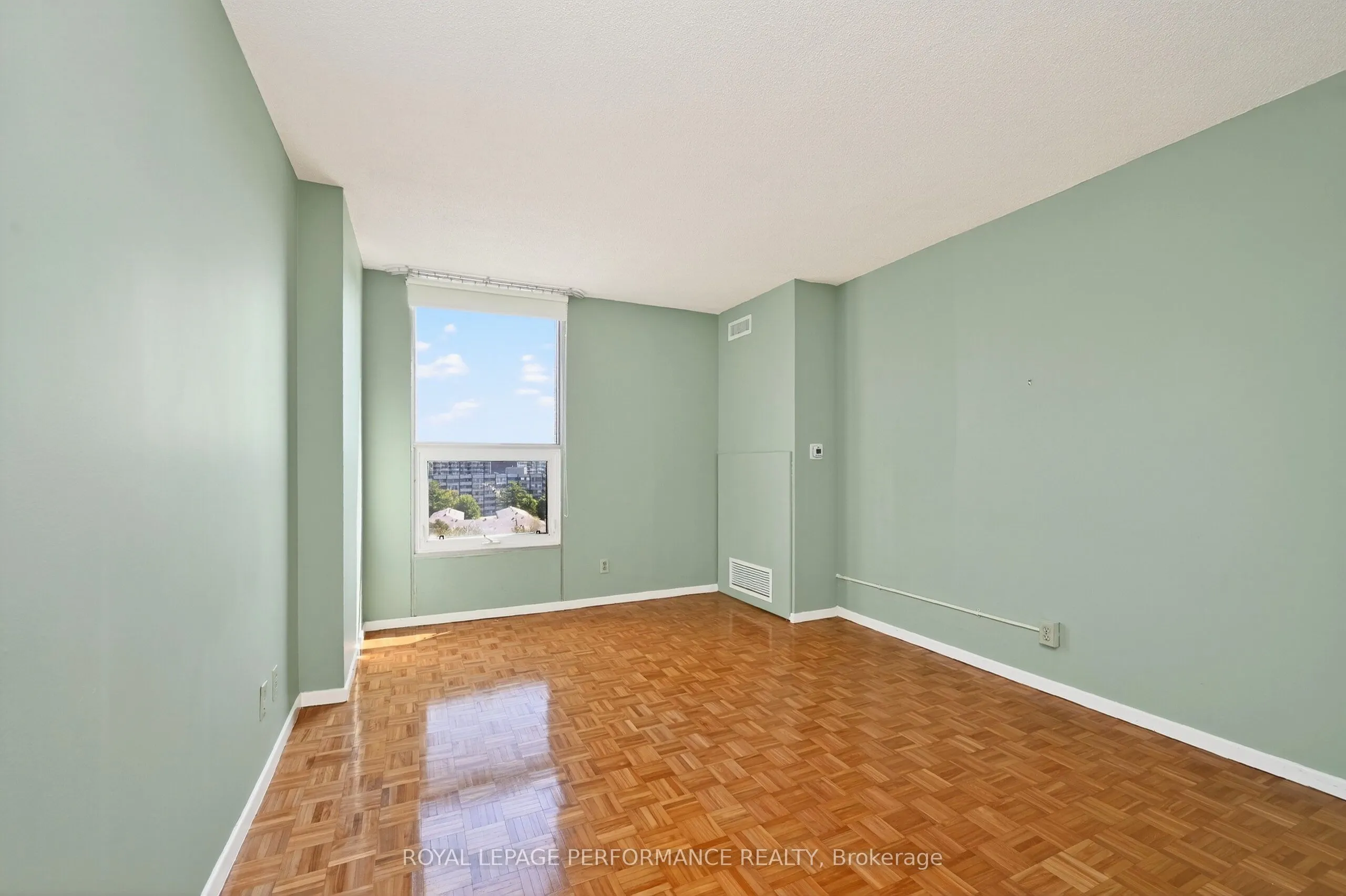 2951 Riverside Drive, #809