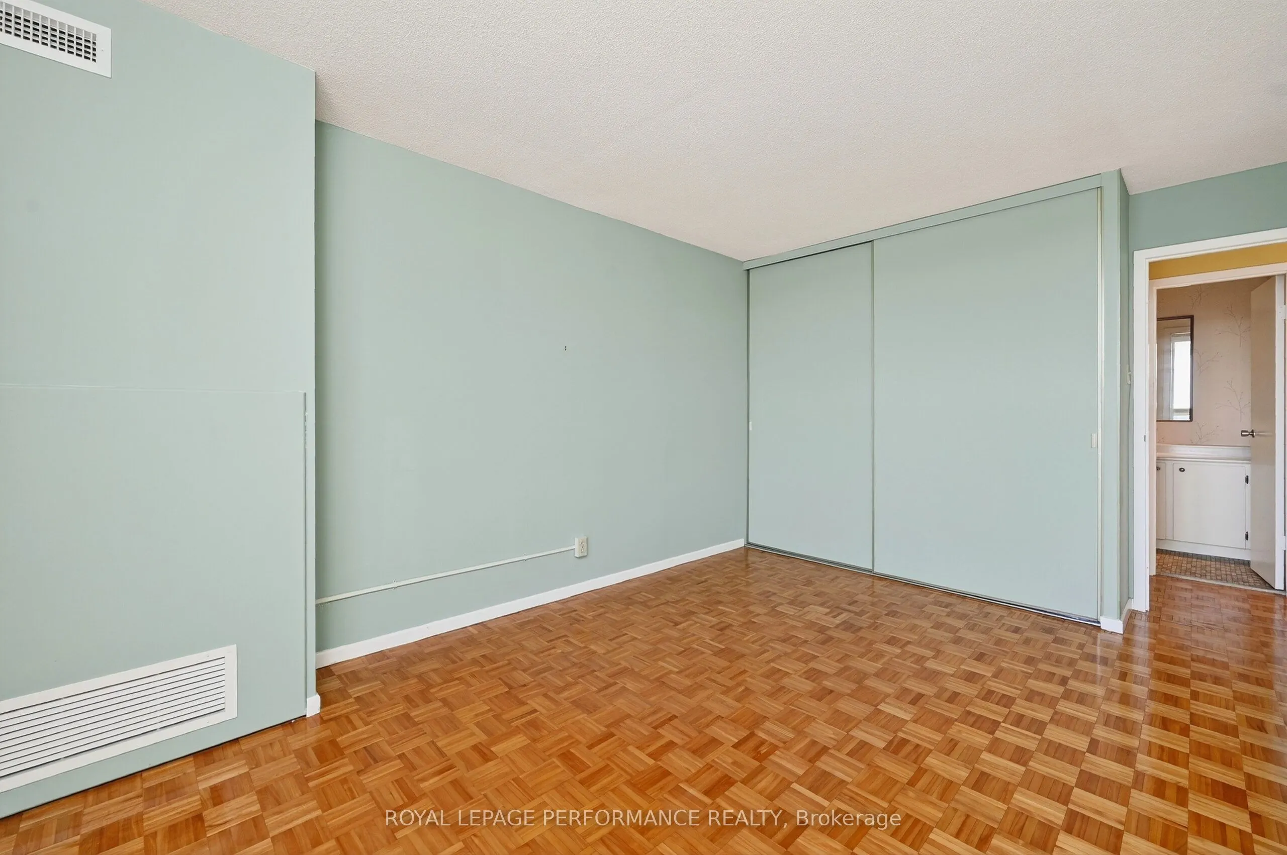 2951 Riverside Drive, #809