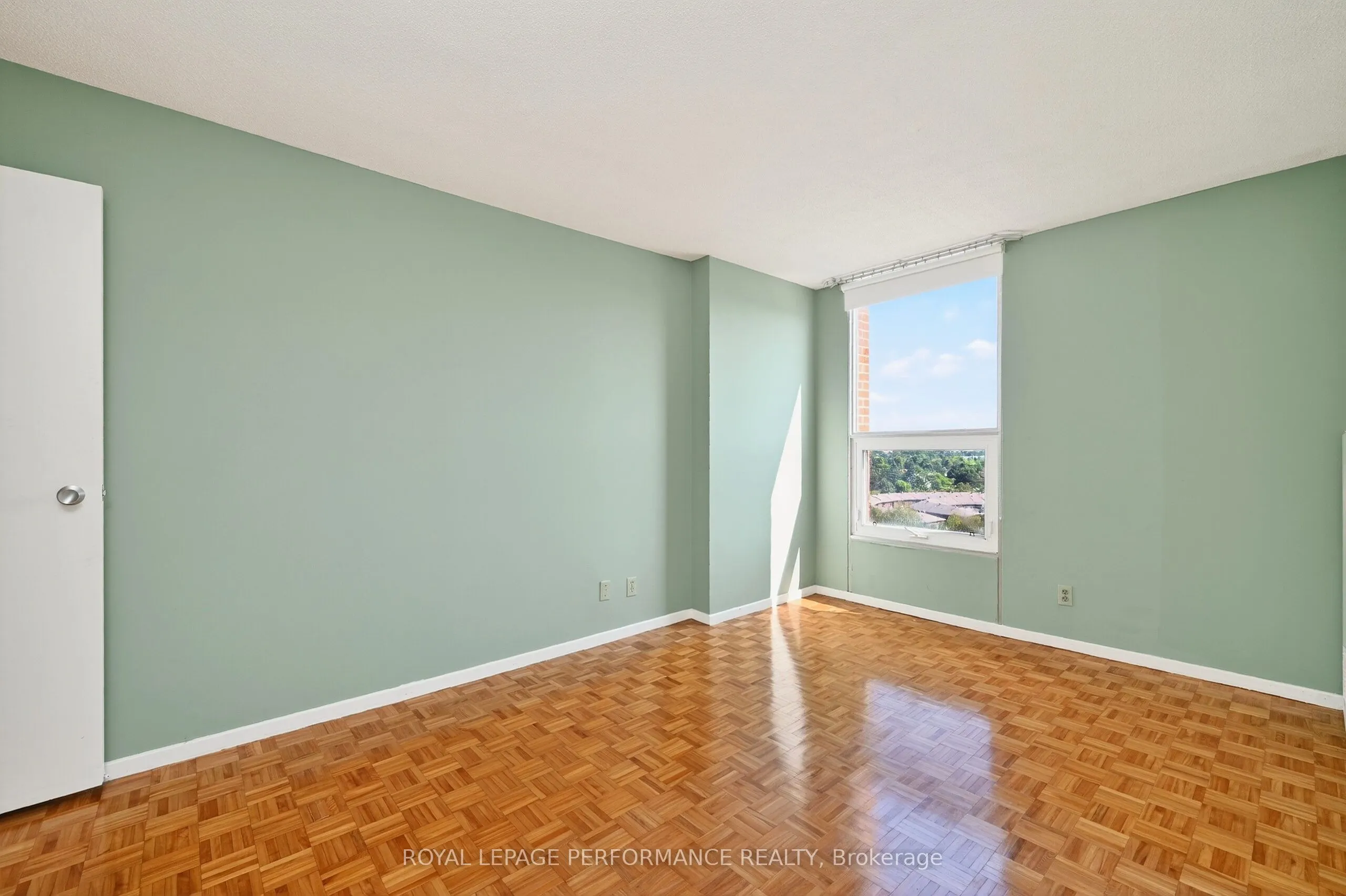 2951 Riverside Drive, #809