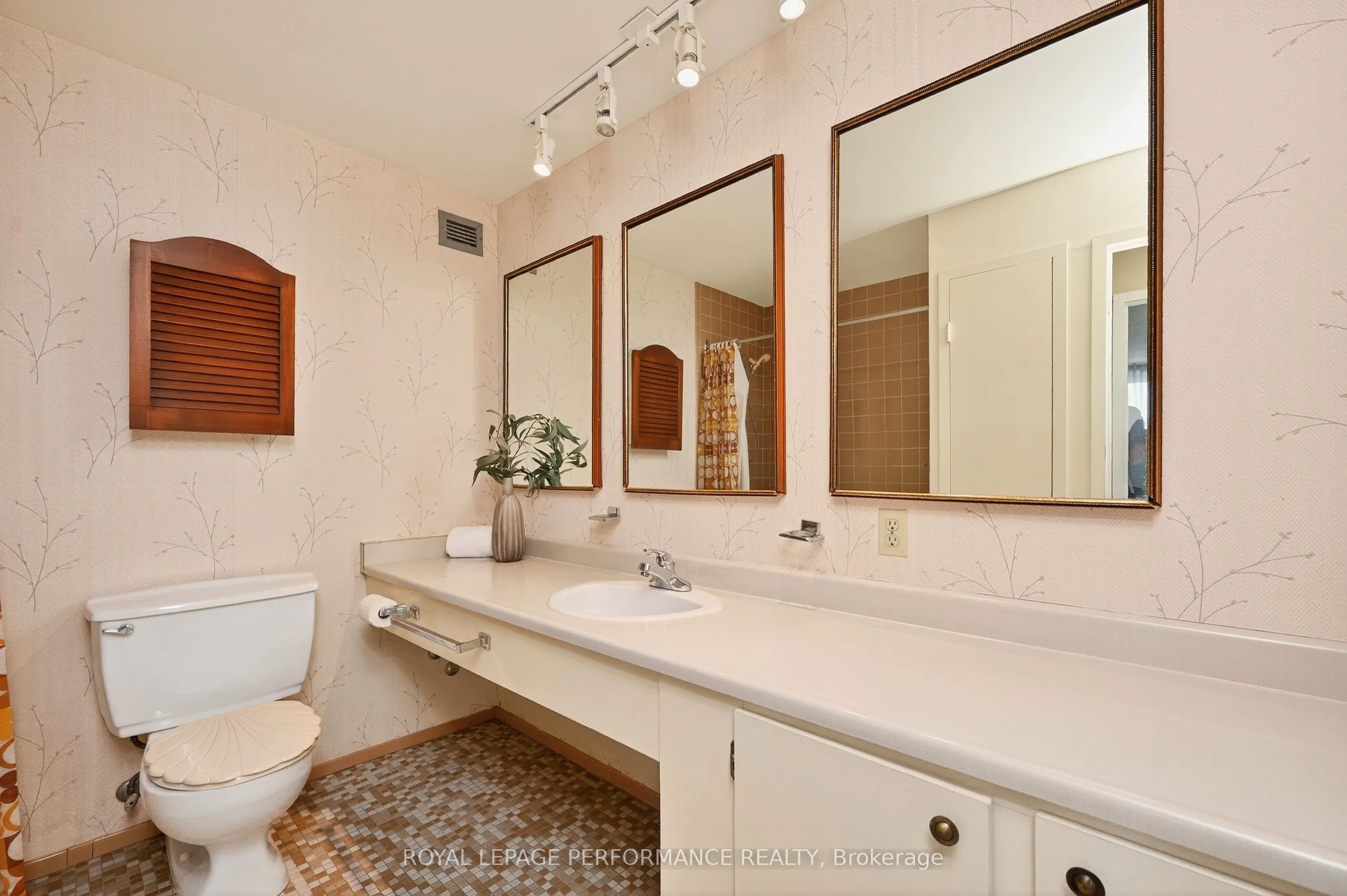 2951 Riverside Drive, #809