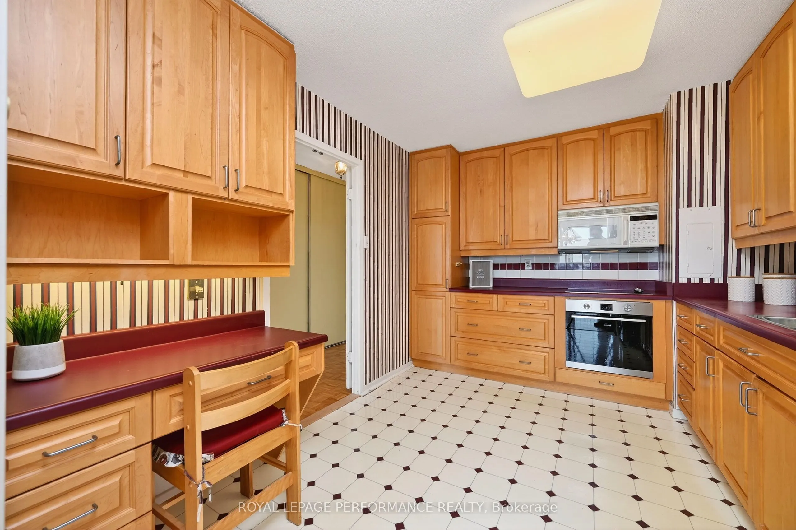 2951 Riverside Drive, #809