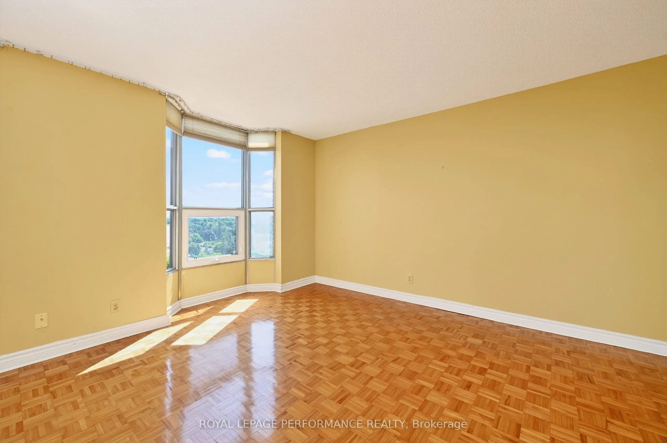 2951 Riverside Drive, #809