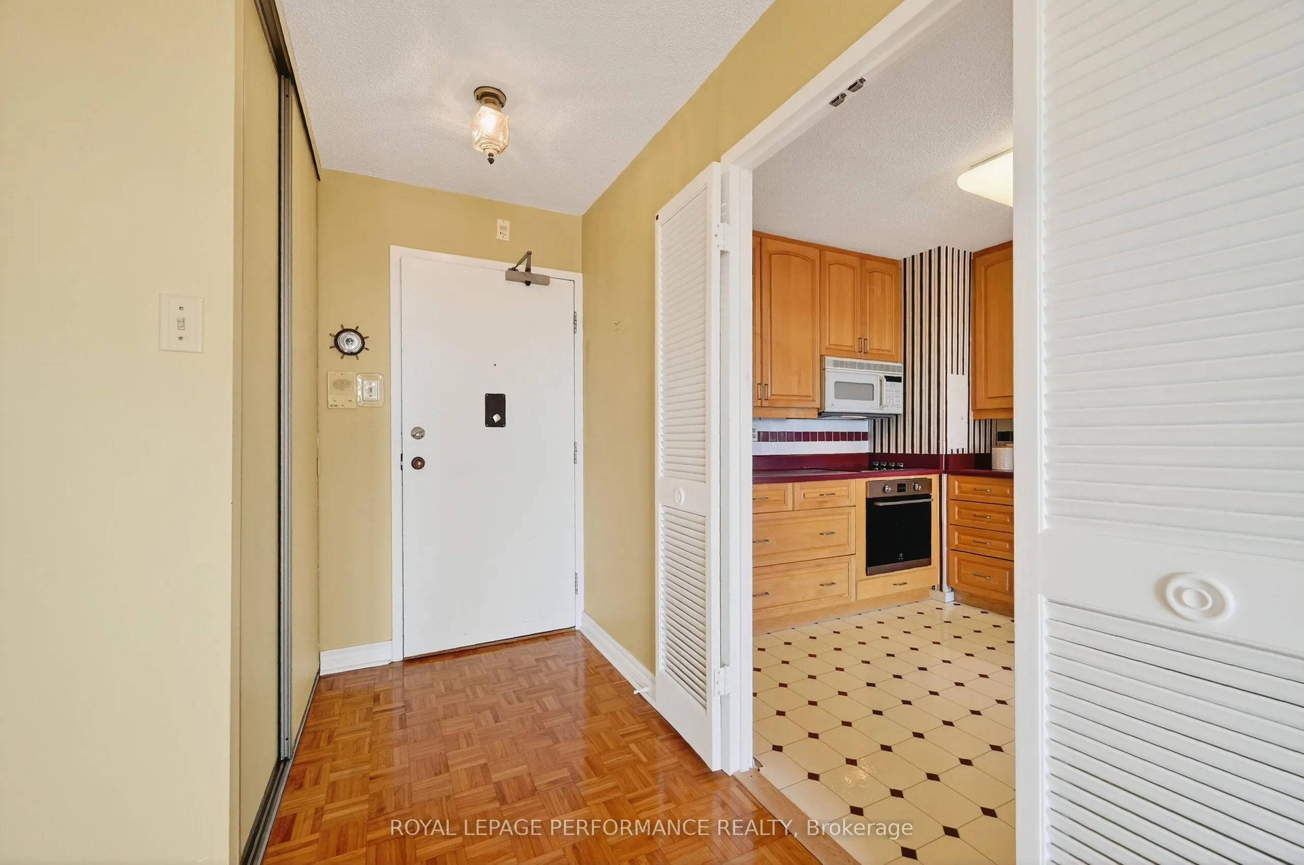 2951 Riverside Drive, #809