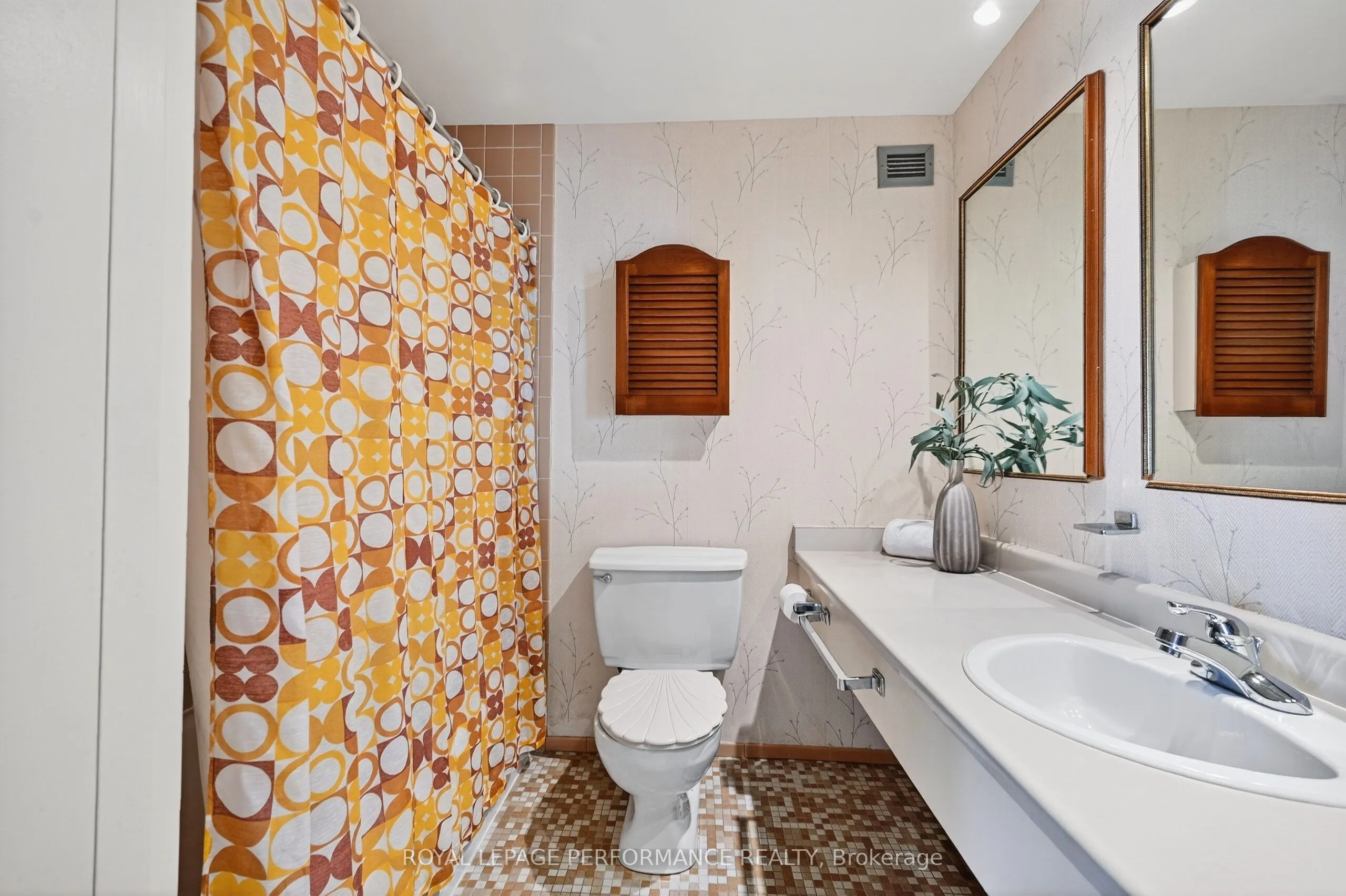 2951 Riverside Drive, #809