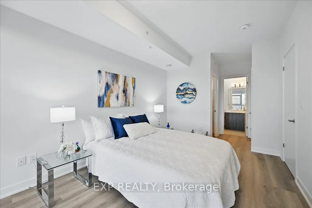 550 North Service Road, #707