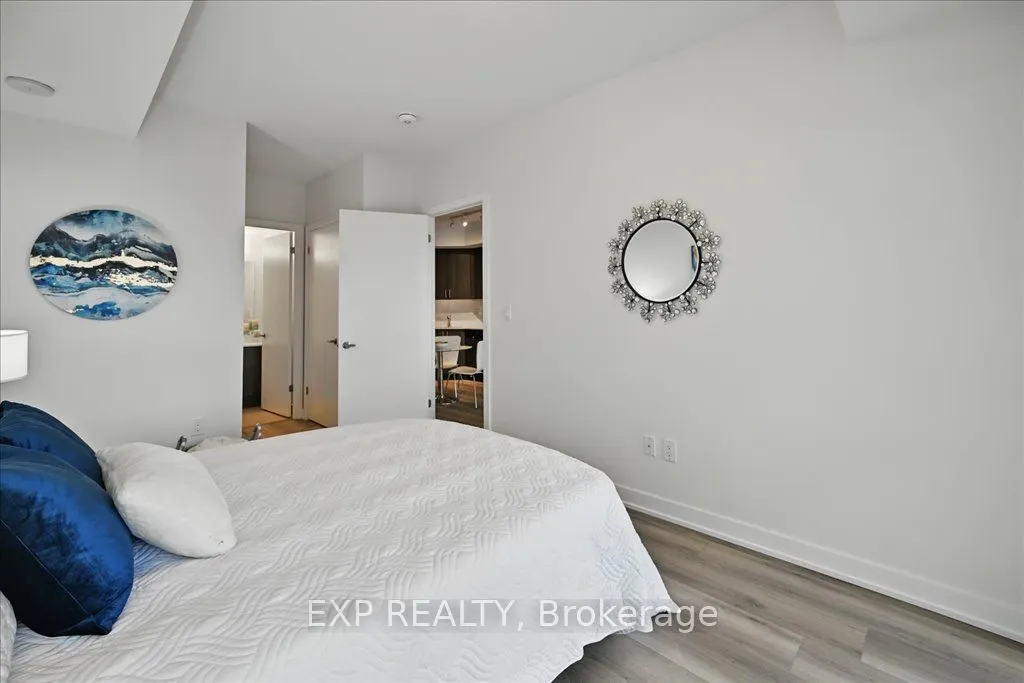 550 North Service Road, #707
