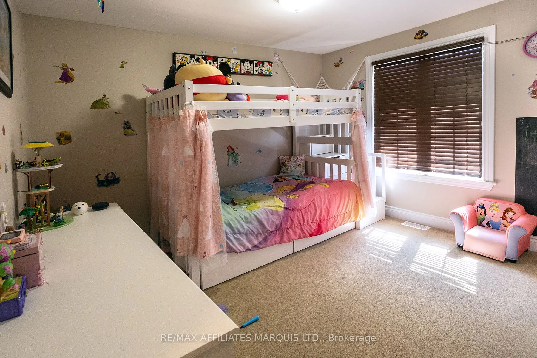 133 Blakes Crescent