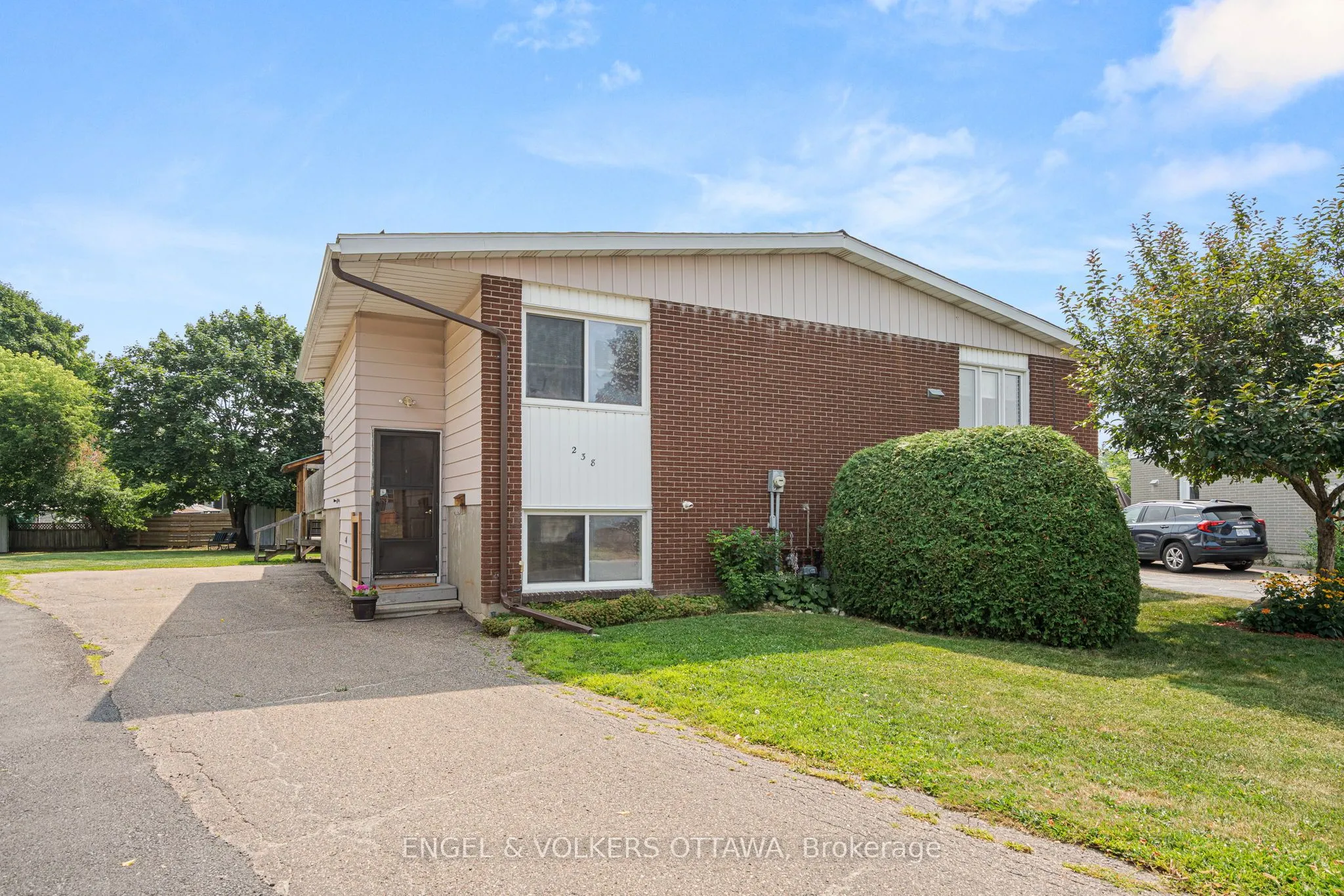 238 Wilfred Crescent