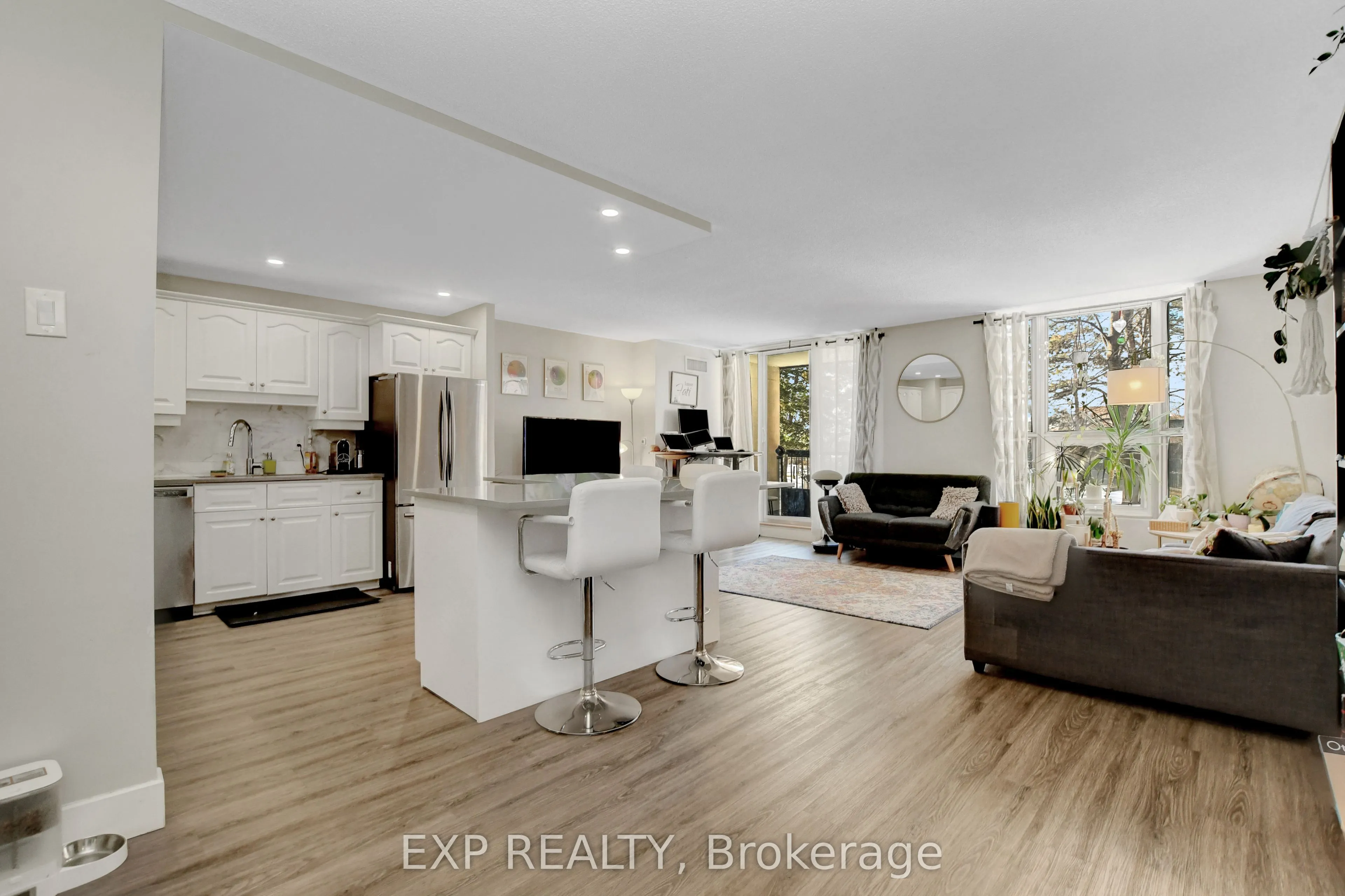 2951 Riverside Drive, #211