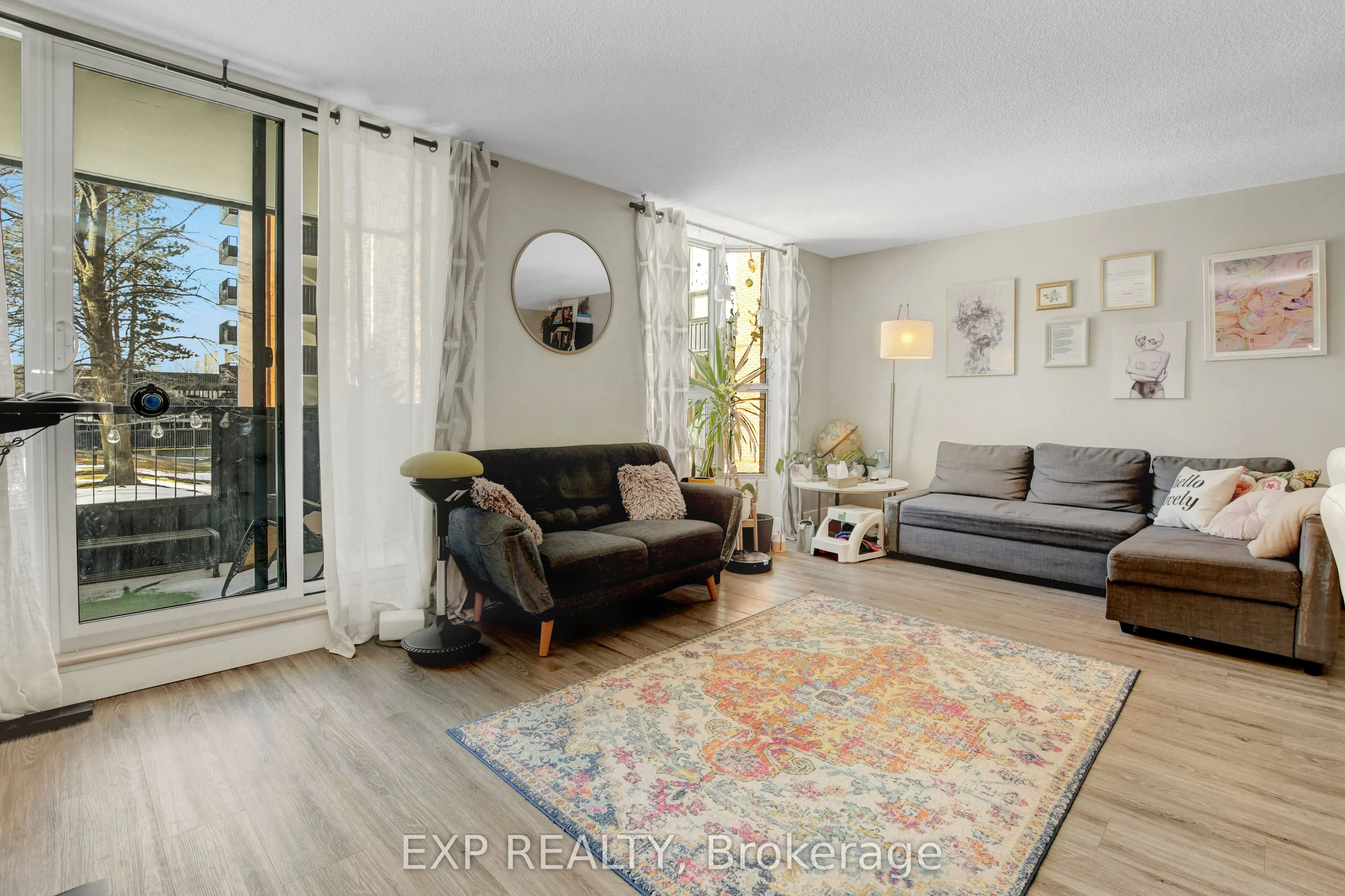 2951 Riverside Drive, #211