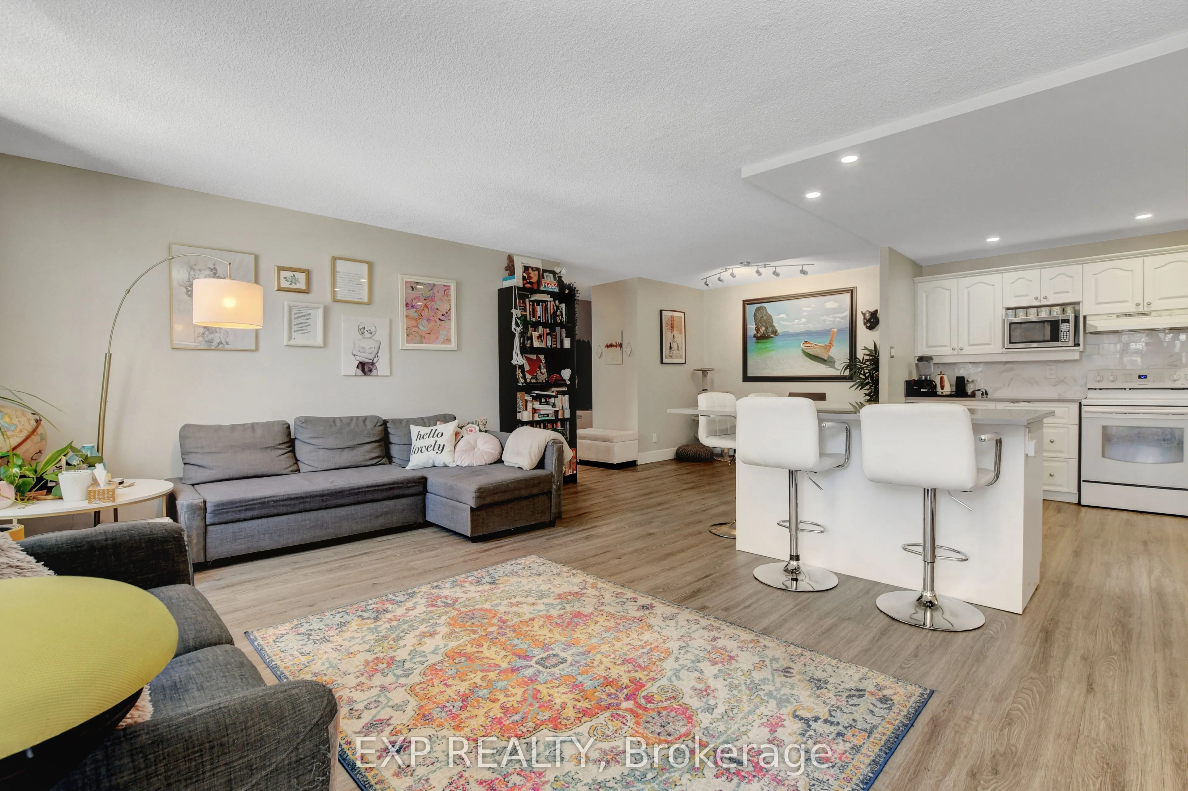 2951 Riverside Drive, #211