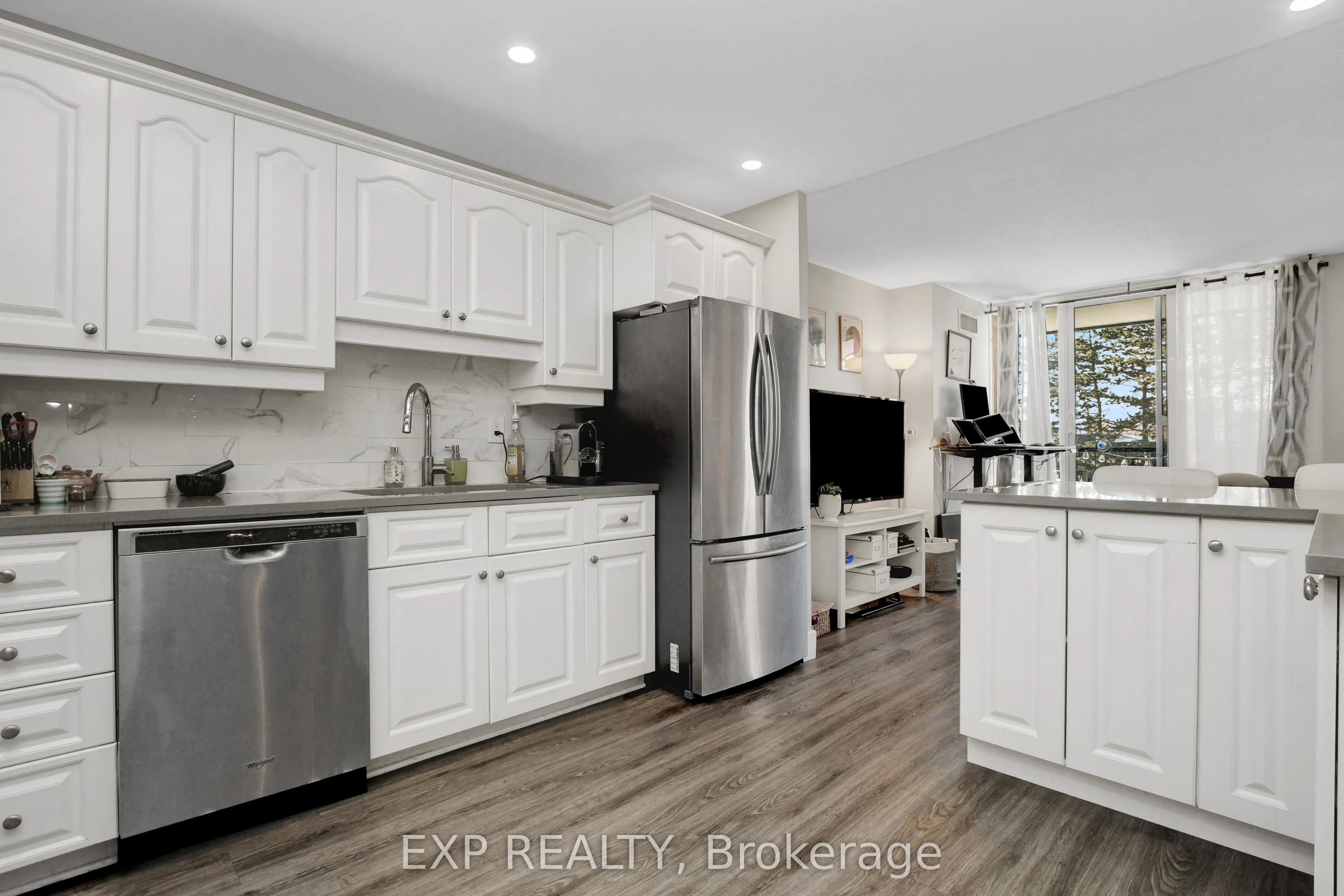 2951 Riverside Drive, #211