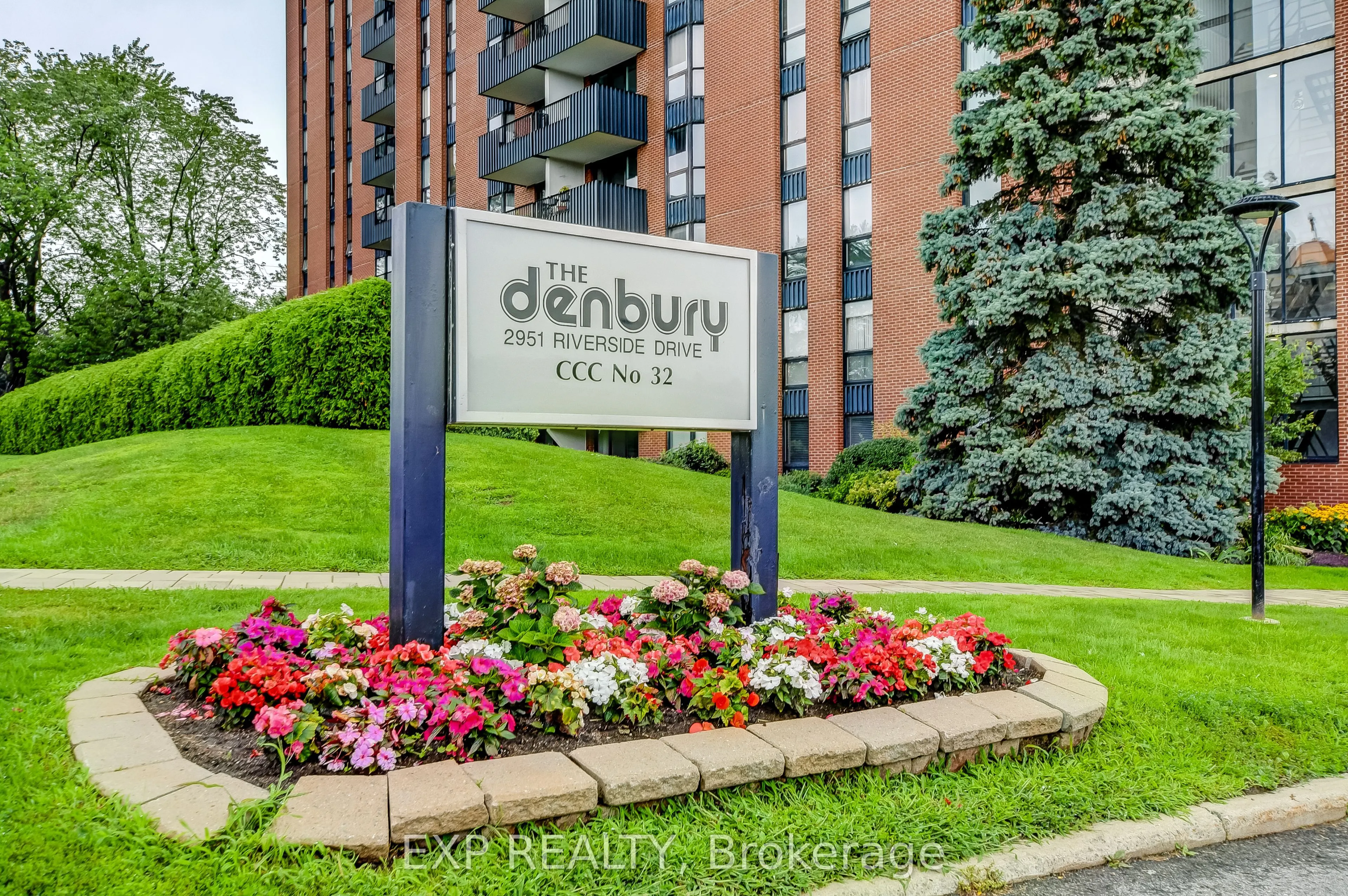 2951 Riverside Drive, #211