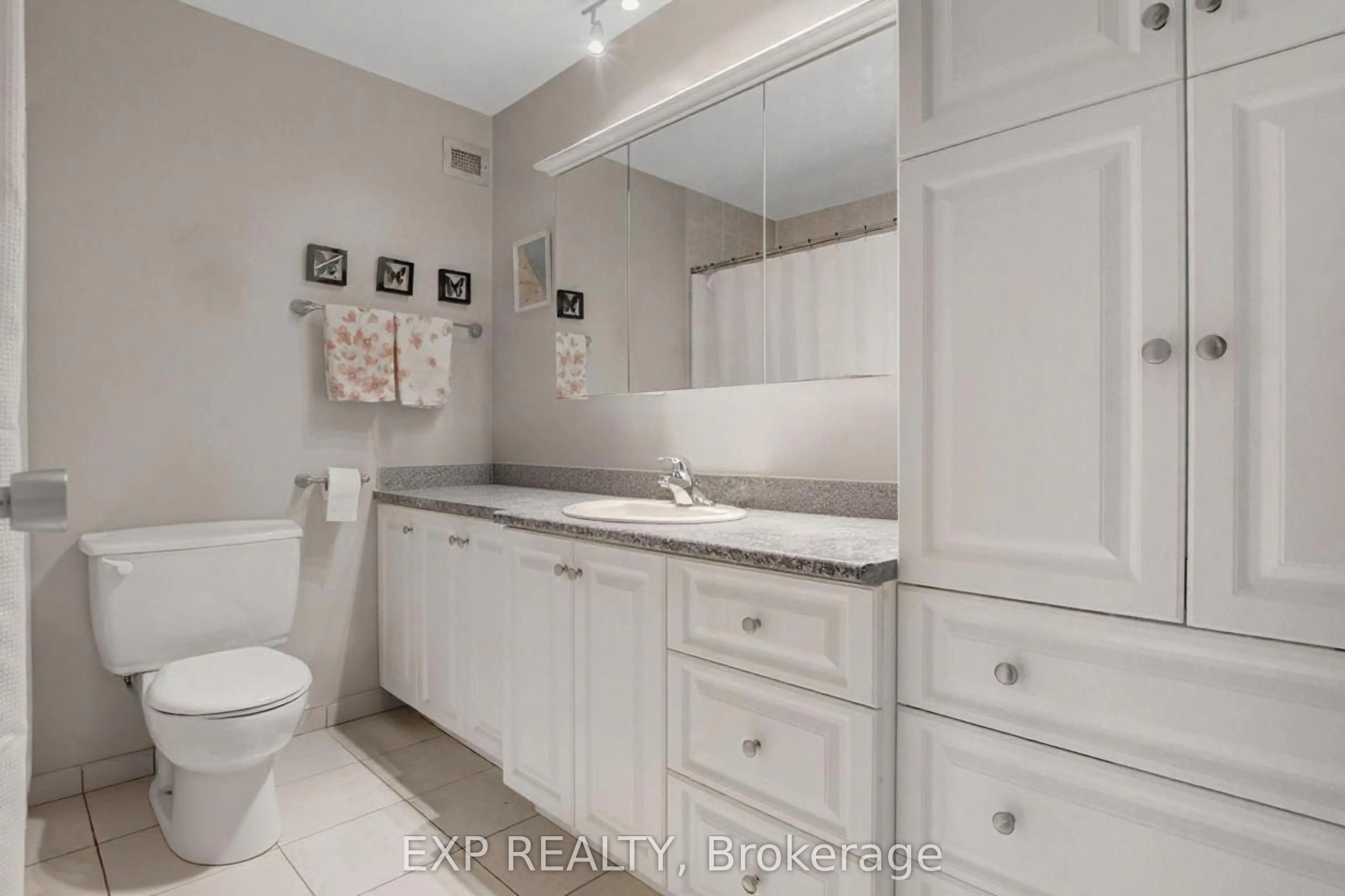 2951 Riverside Drive, #211