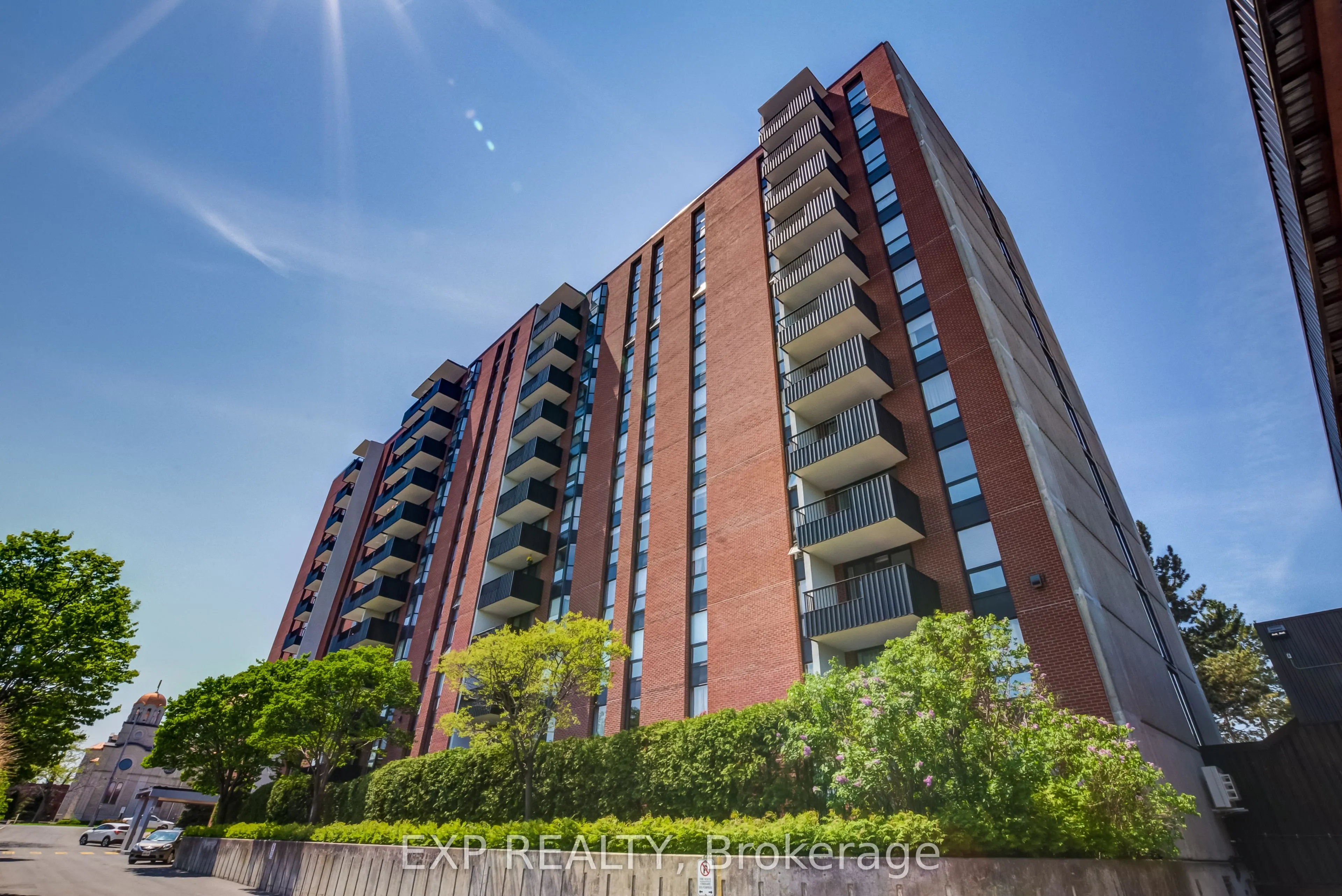 2951 Riverside Drive, #211