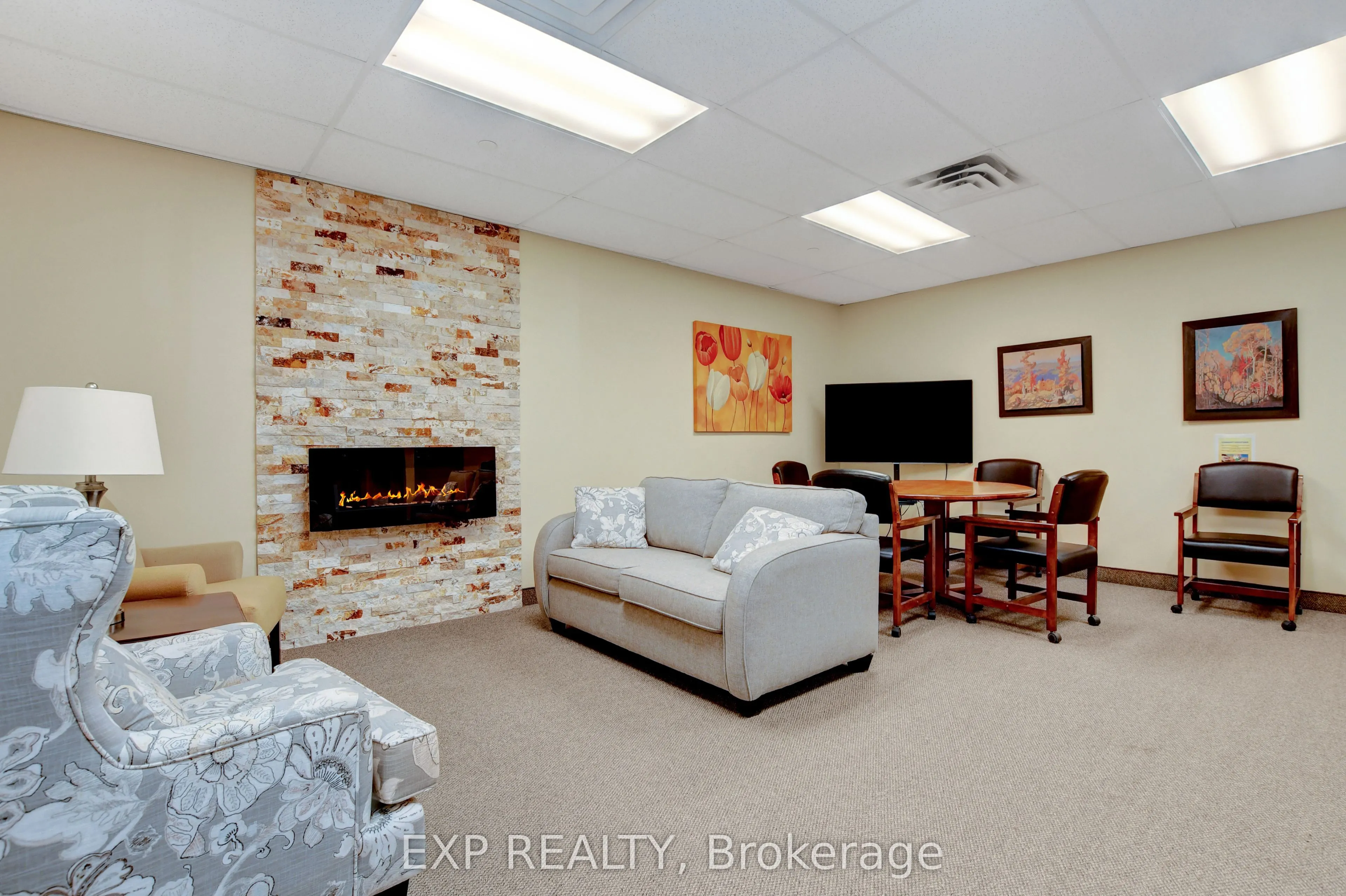 2951 Riverside Drive, #211