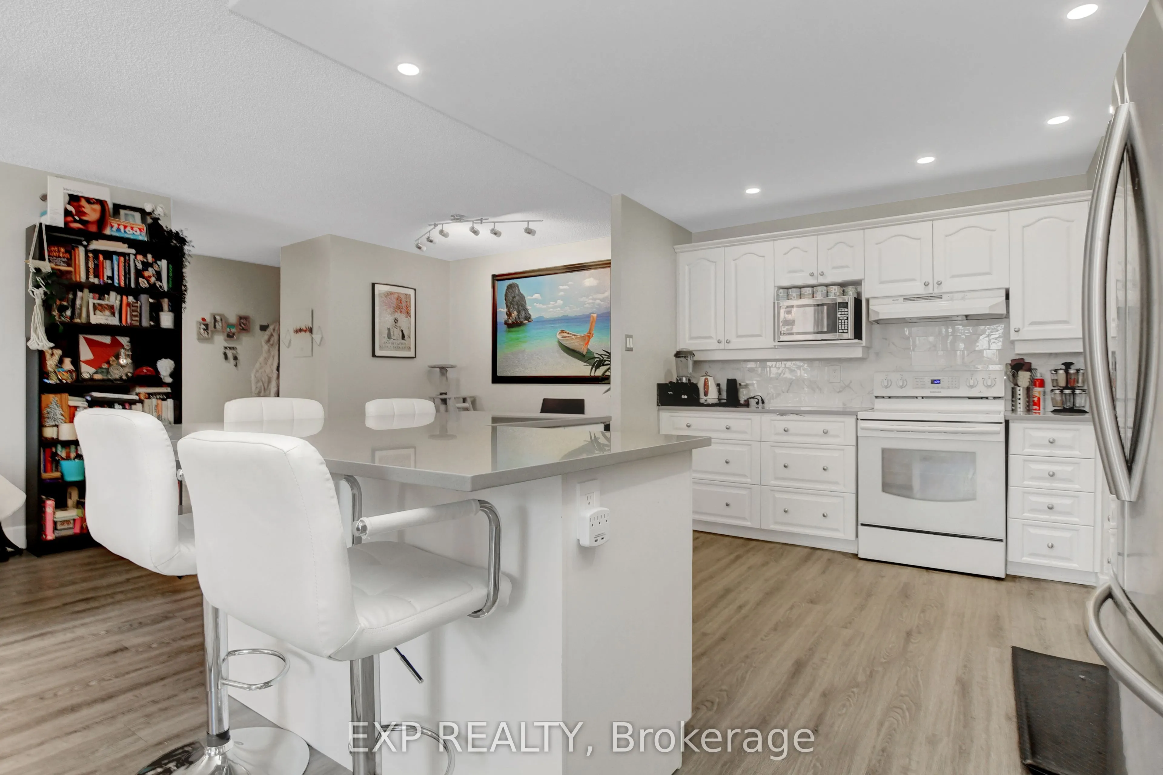 2951 Riverside Drive, #211