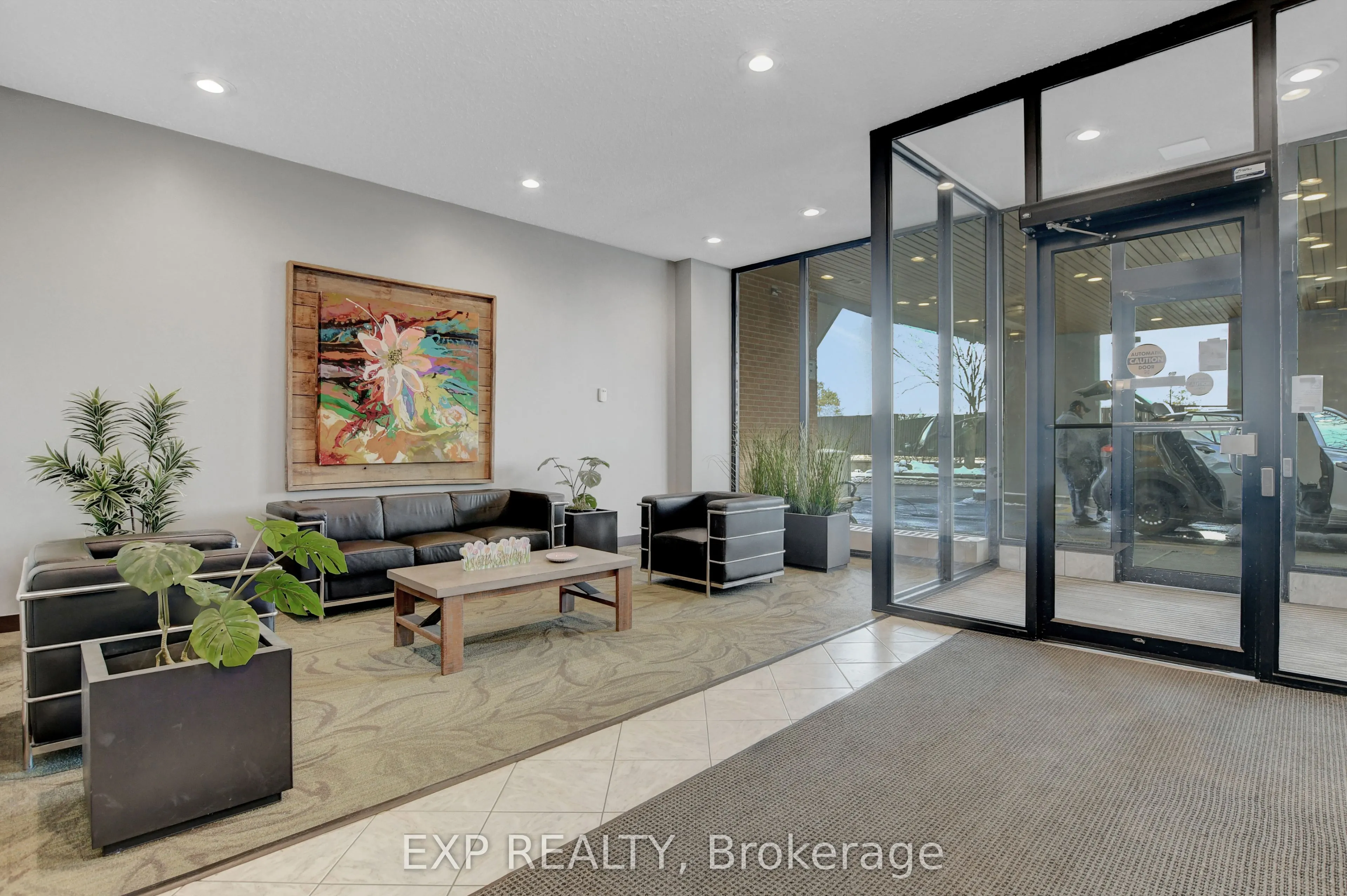 2951 Riverside Drive, #211