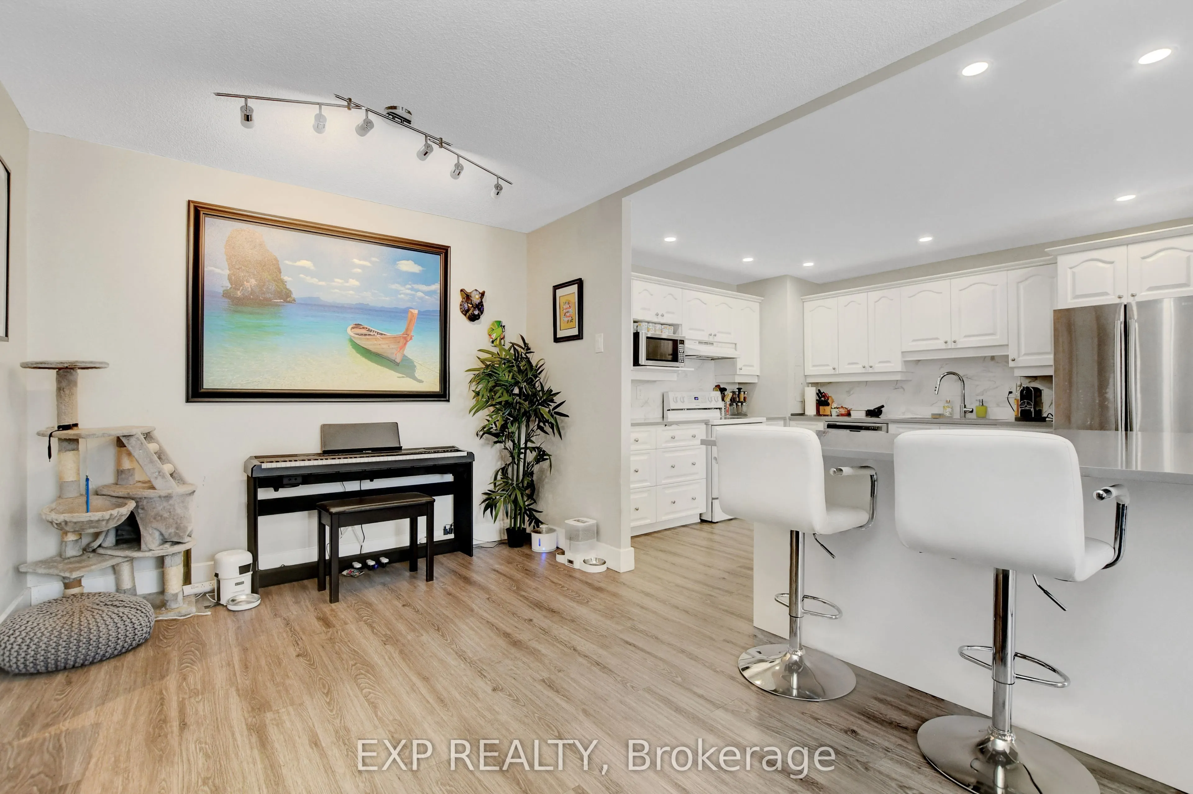 2951 Riverside Drive, #211