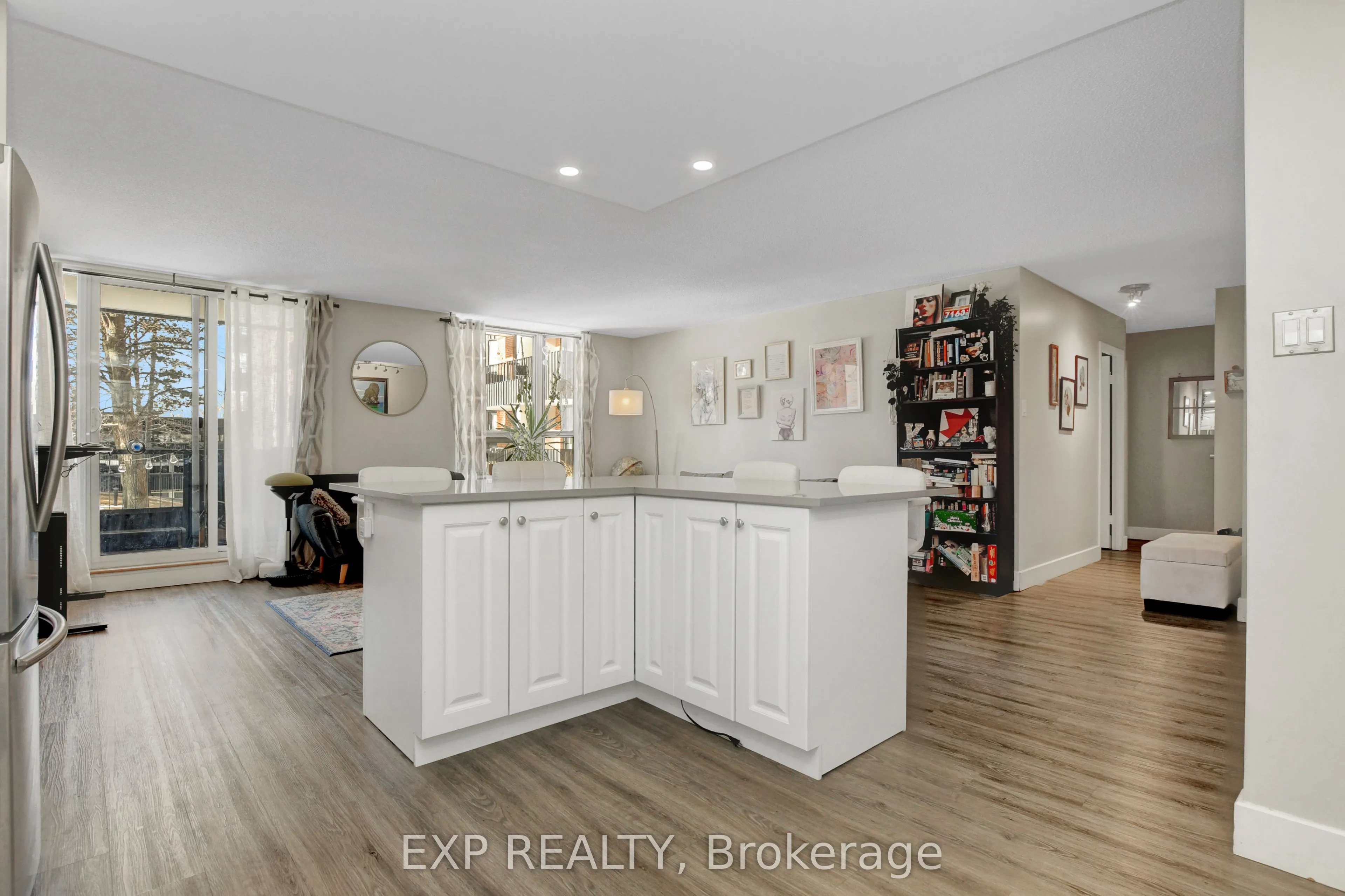 2951 Riverside Drive, #211