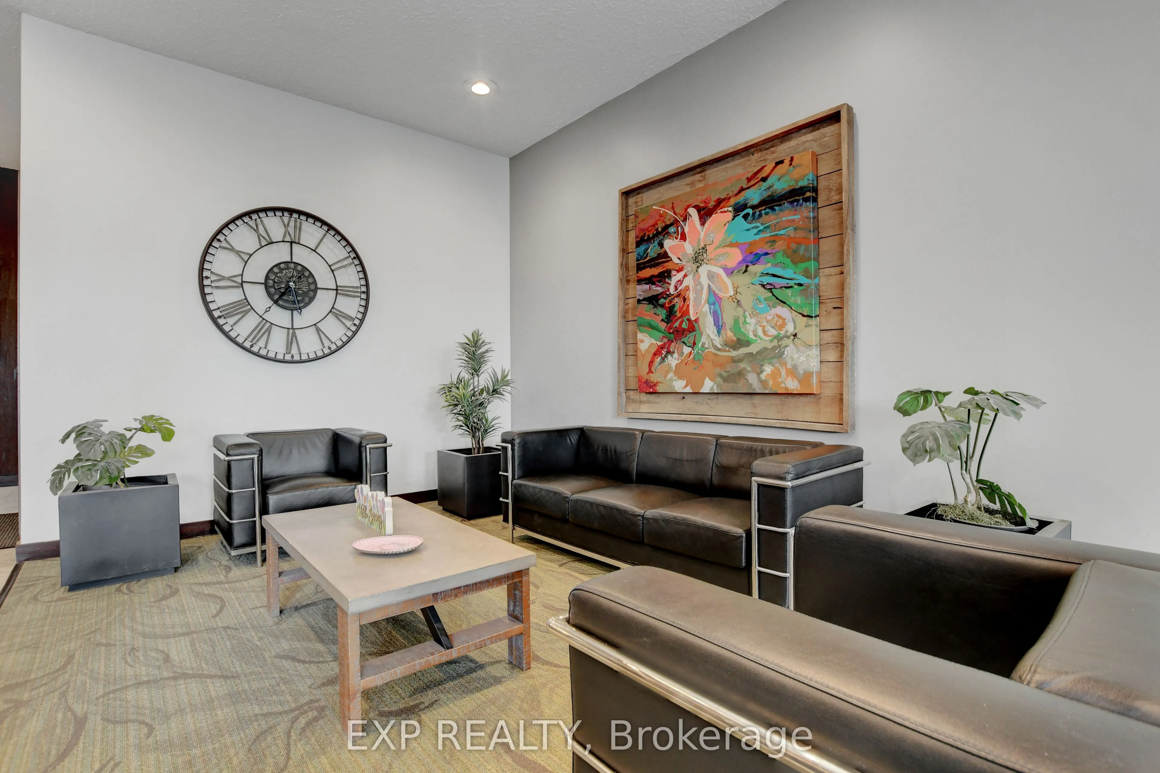 2951 Riverside Drive, #211