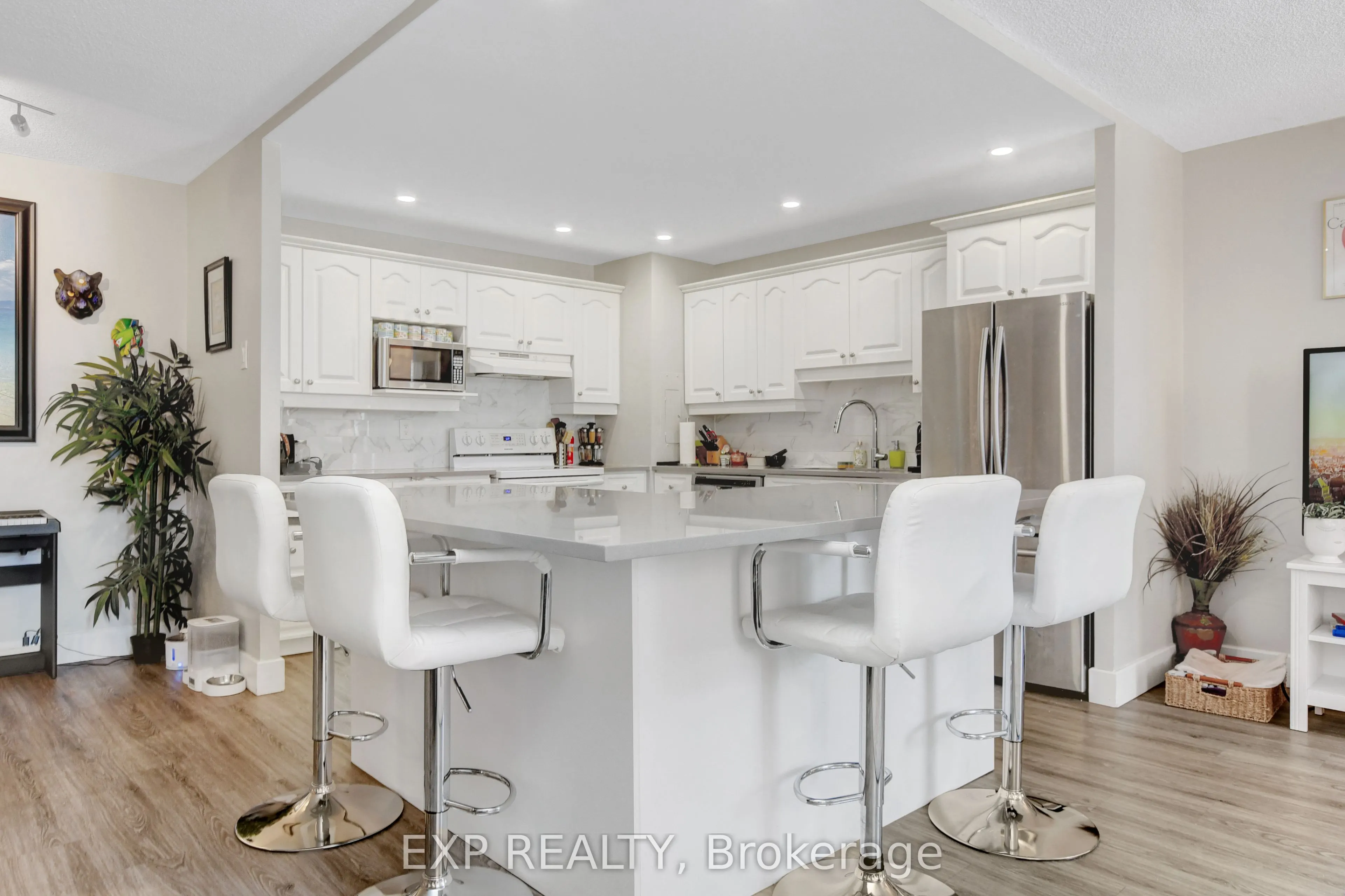 2951 Riverside Drive, #211