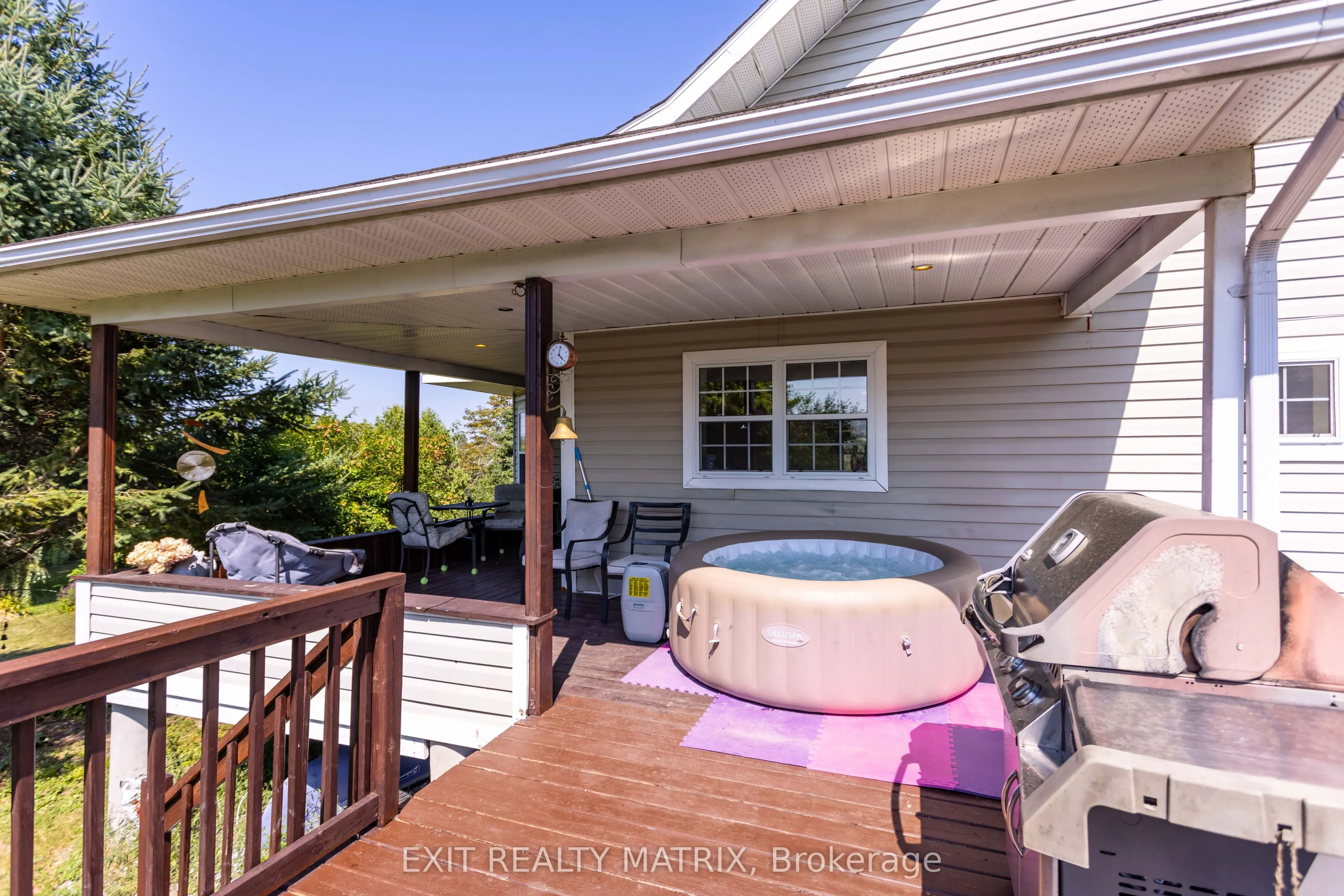 20306 Lochiel Street W
