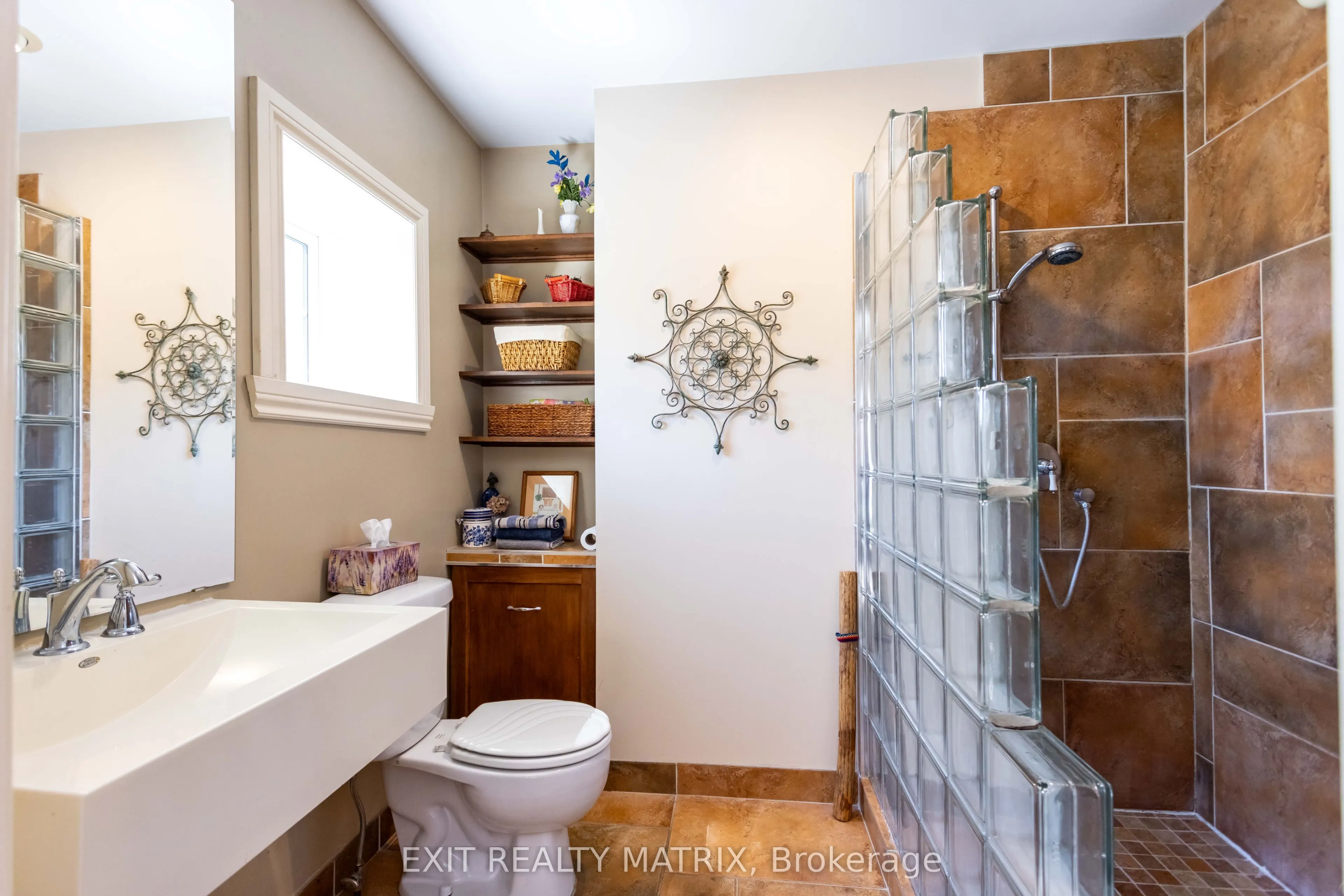 20306 Lochiel Street W