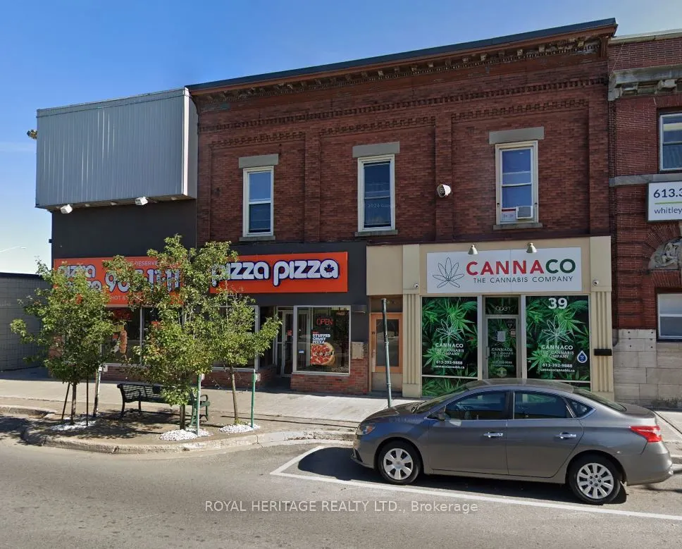 39 Dundas Street W