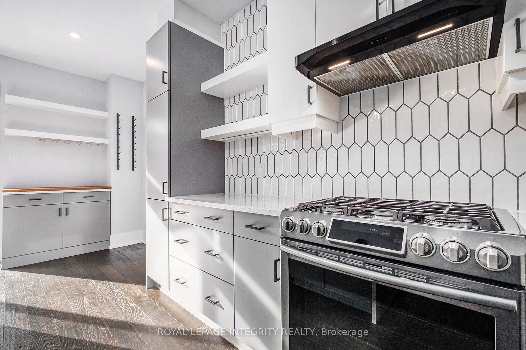 893 Stallion Crescent