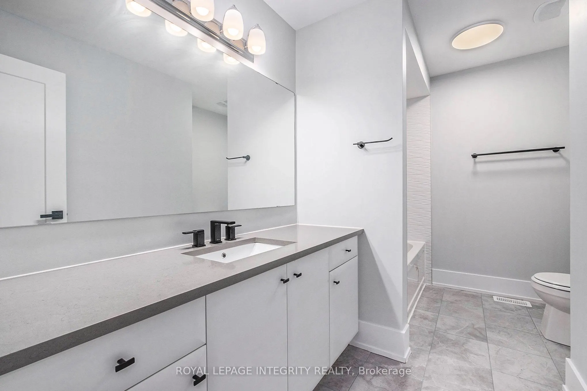 893 Stallion Crescent