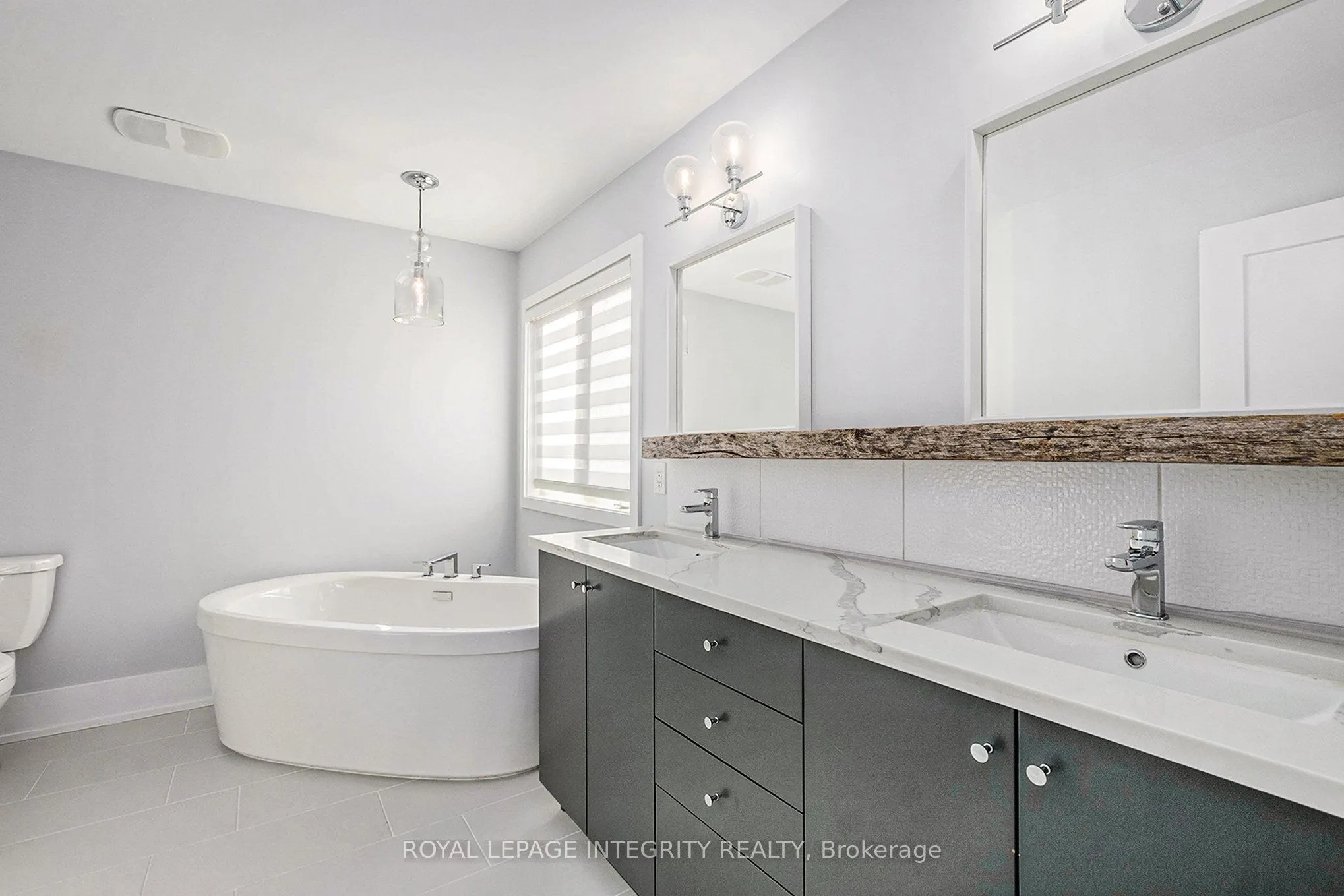 893 Stallion Crescent
