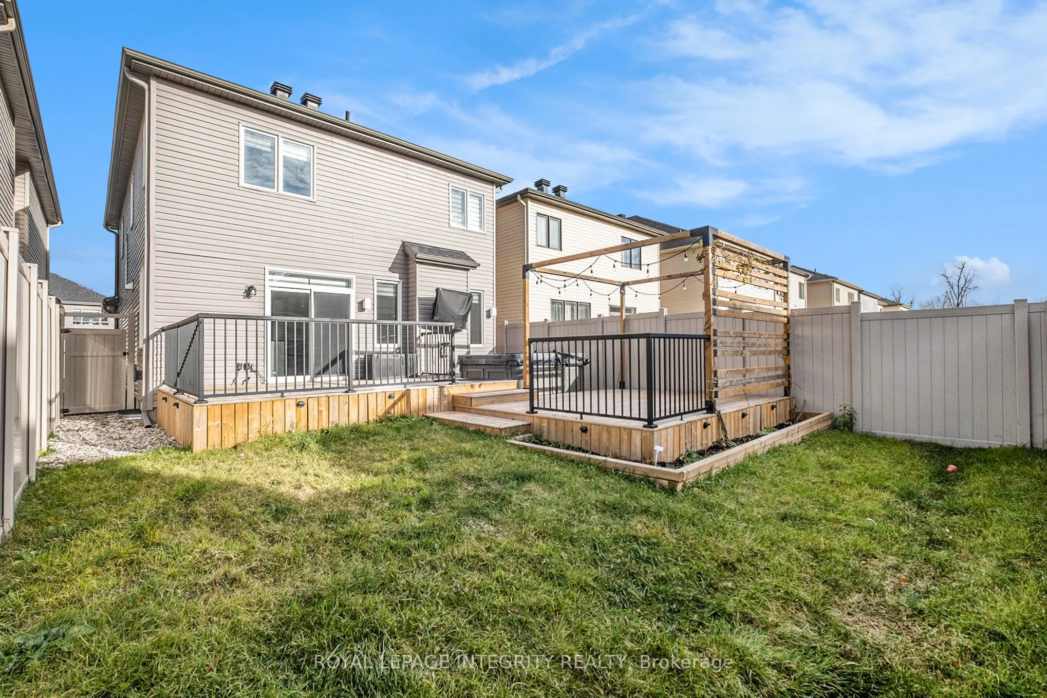 893 Stallion Crescent