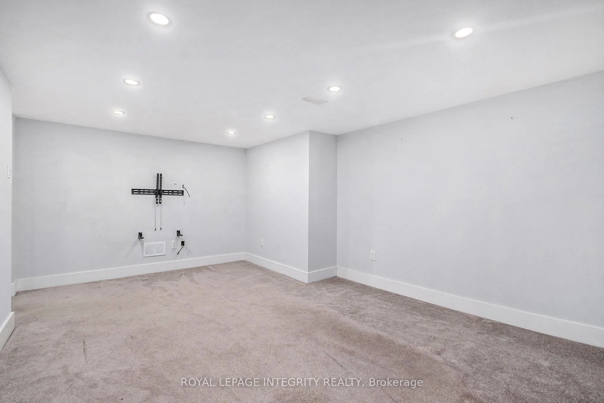 893 Stallion Crescent