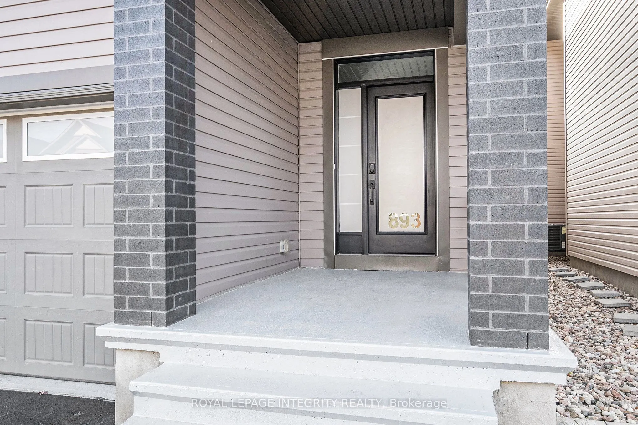 893 Stallion Crescent