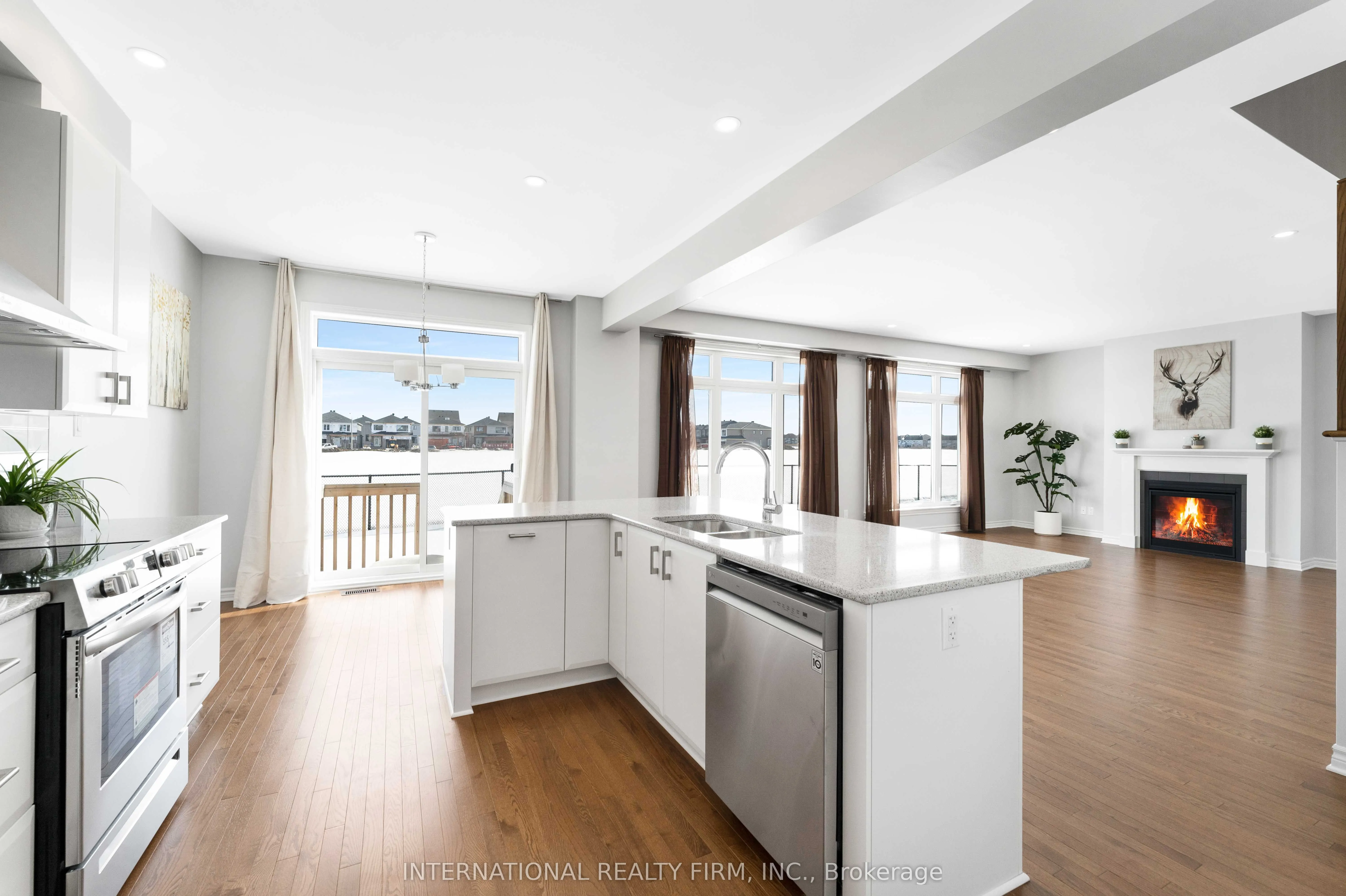 696 Moonflower Crescent
